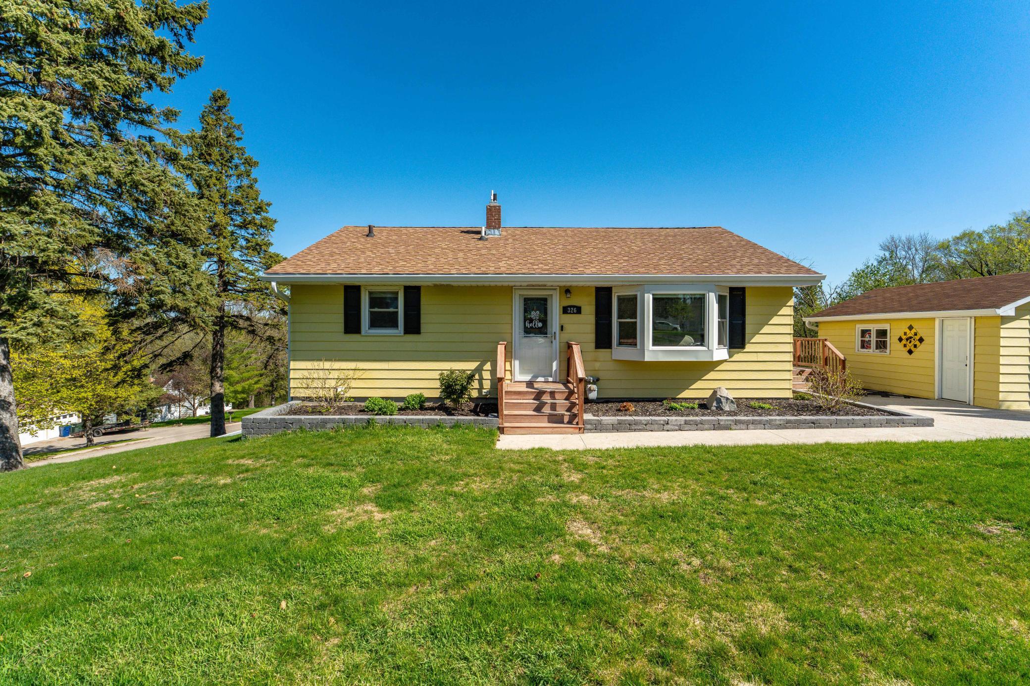 1959 single family home for sale at 326 W Gustavus Avenue in Fergus Falls, MN — 3 bed, 2 bath (photo 5 of 57)