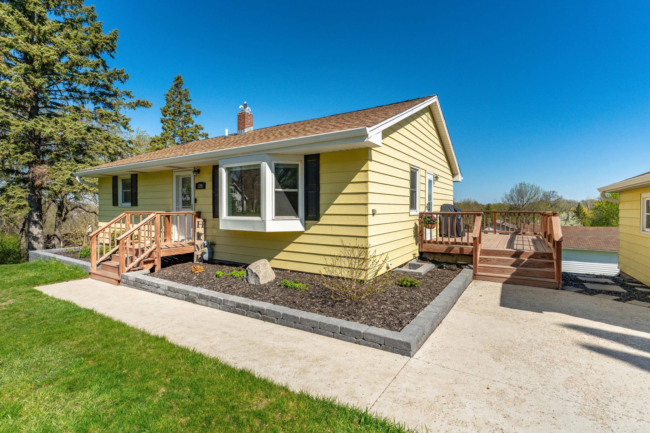 1959 single family home for sale at 326 W Gustavus Avenue in Fergus Falls, MN — 3 bed, 2 bath (photo 6 of 57)