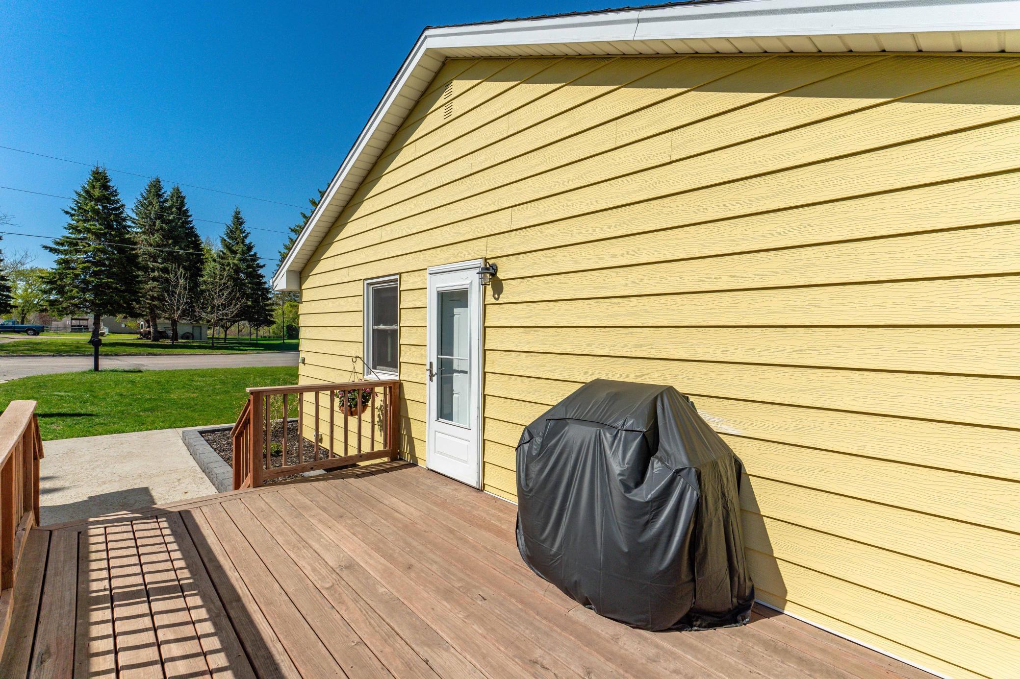 1959 single family home for sale at 326 W Gustavus Avenue in Fergus Falls, MN — 3 bed, 2 bath (photo 53 of 57)