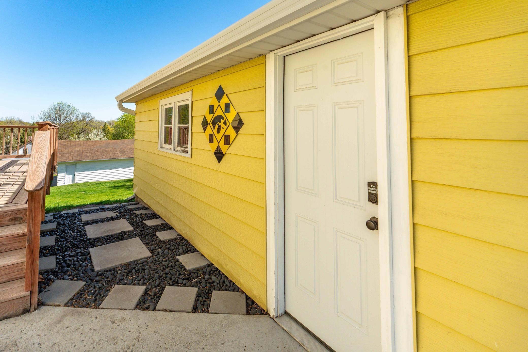 1959 single family home for sale at 326 W Gustavus Avenue in Fergus Falls, MN — 3 bed, 2 bath (photo 54 of 57)