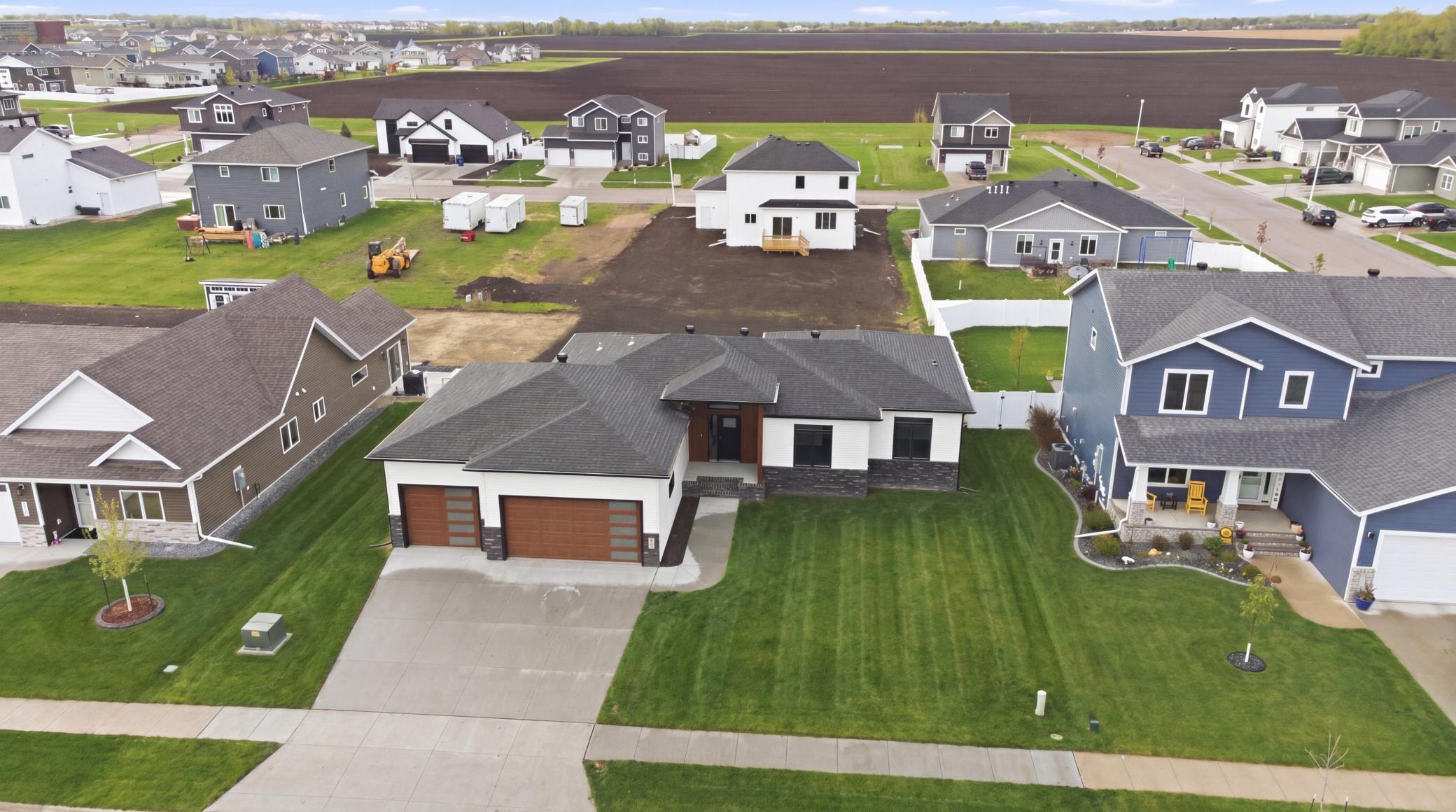 2026 single family home for sale at 4328 23rd Avenue S in Moorhead, MN — 5 bed, 3 bath (photo 7 of 60)
