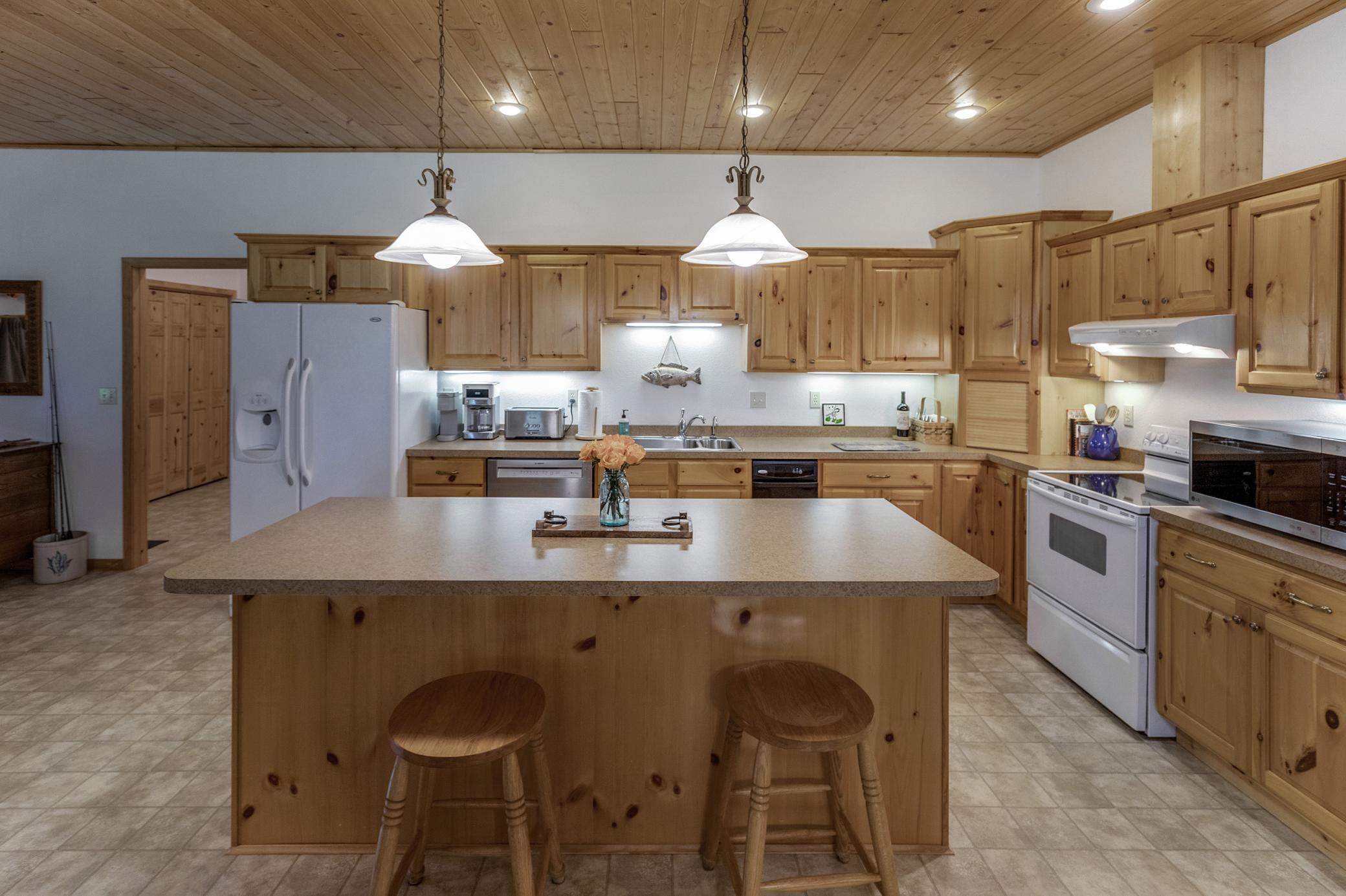 11027 Oak Point Road NW, Cass Lake MN 56633 - Photo 4 of 43