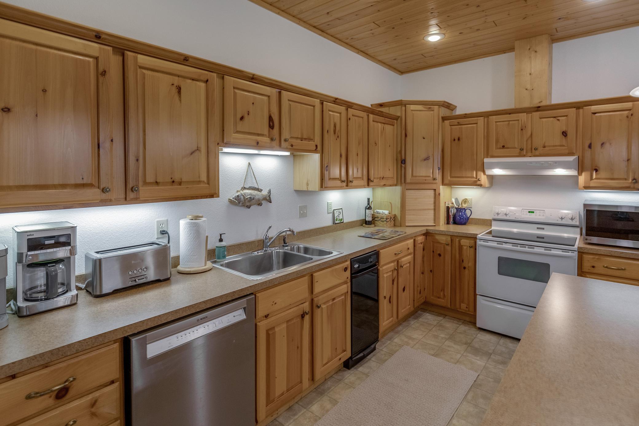 11027 Oak Point Road NW, Cass Lake MN 56633 - Photo 9 of 43