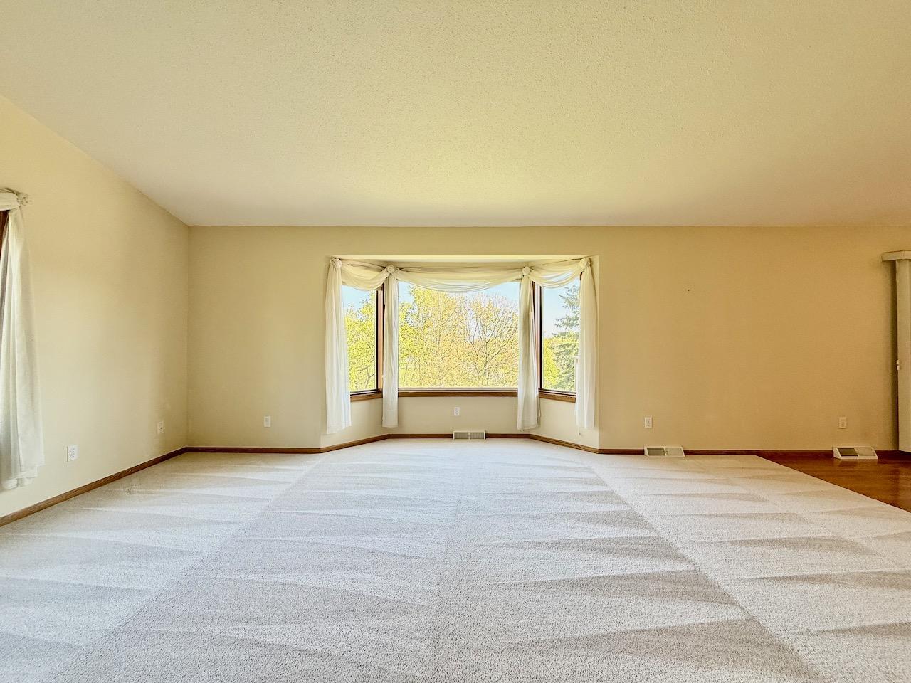 1997 single family home for sale at 1400 S Cascade Street in Fergus Falls, MN — 4 bed, 3 bath (photo 12 of 53)