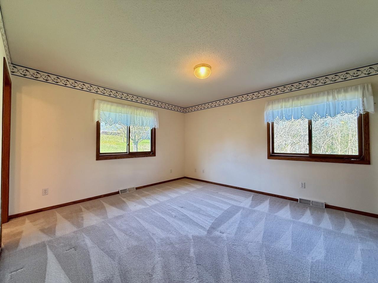1997 single family home for sale at 1400 S Cascade Street in Fergus Falls, MN — 4 bed, 3 bath (photo 19 of 53)