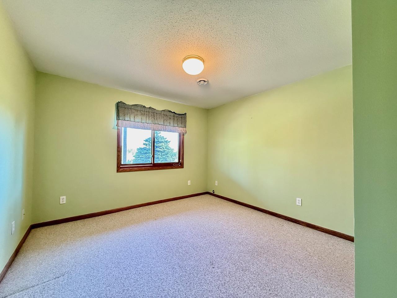 1997 single family home for sale at 1400 S Cascade Street in Fergus Falls, MN — 4 bed, 3 bath (photo 28 of 53)