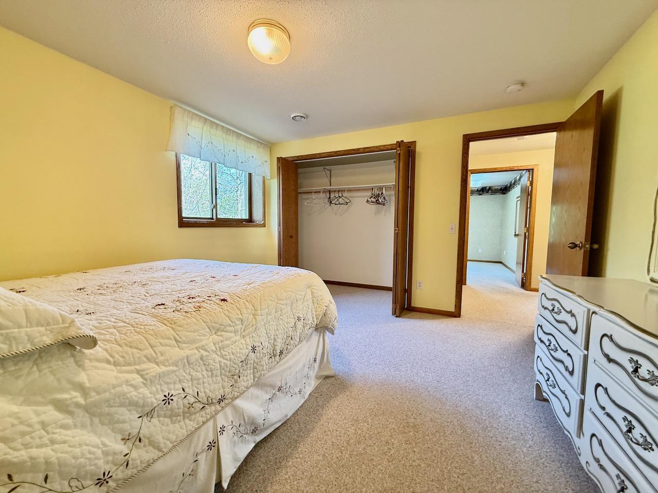 1997 single family home for sale at 1400 S Cascade Street in Fergus Falls, MN — 4 bed, 3 bath (photo 32 of 53)