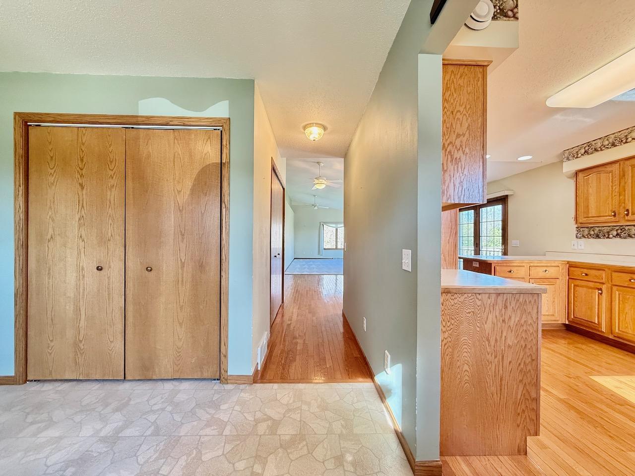 1997 single family home for sale at 1400 S Cascade Street in Fergus Falls, MN — 4 bed, 3 bath (photo 6 of 53)