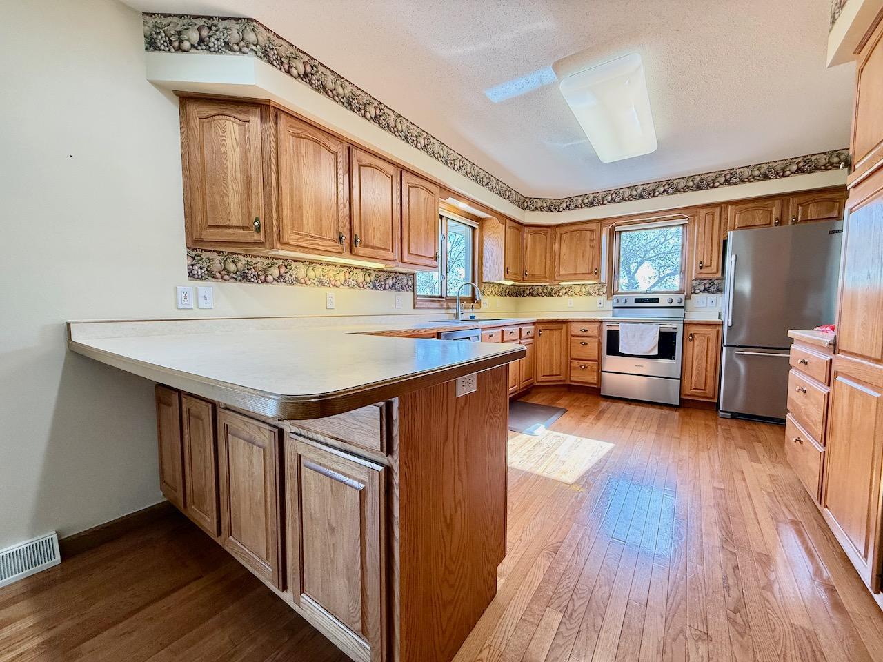 1997 single family home for sale at 1400 S Cascade Street in Fergus Falls, MN — 4 bed, 3 bath (photo 8 of 53)