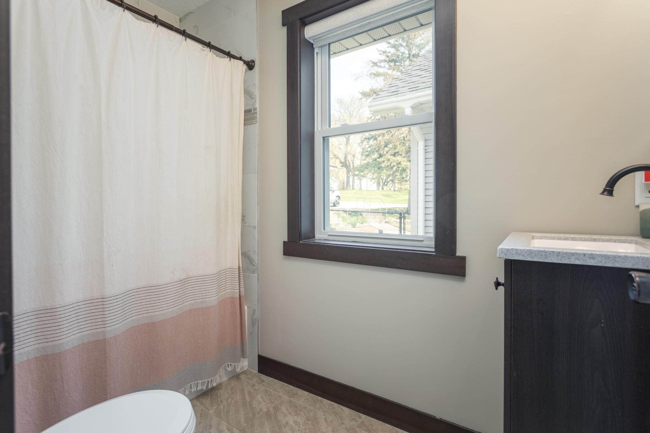 1975 single family home for sale at 524 E Lake Cowdry Road NW in Alexandria, MN — 4 bed, 2 bath (photo 12 of 30)