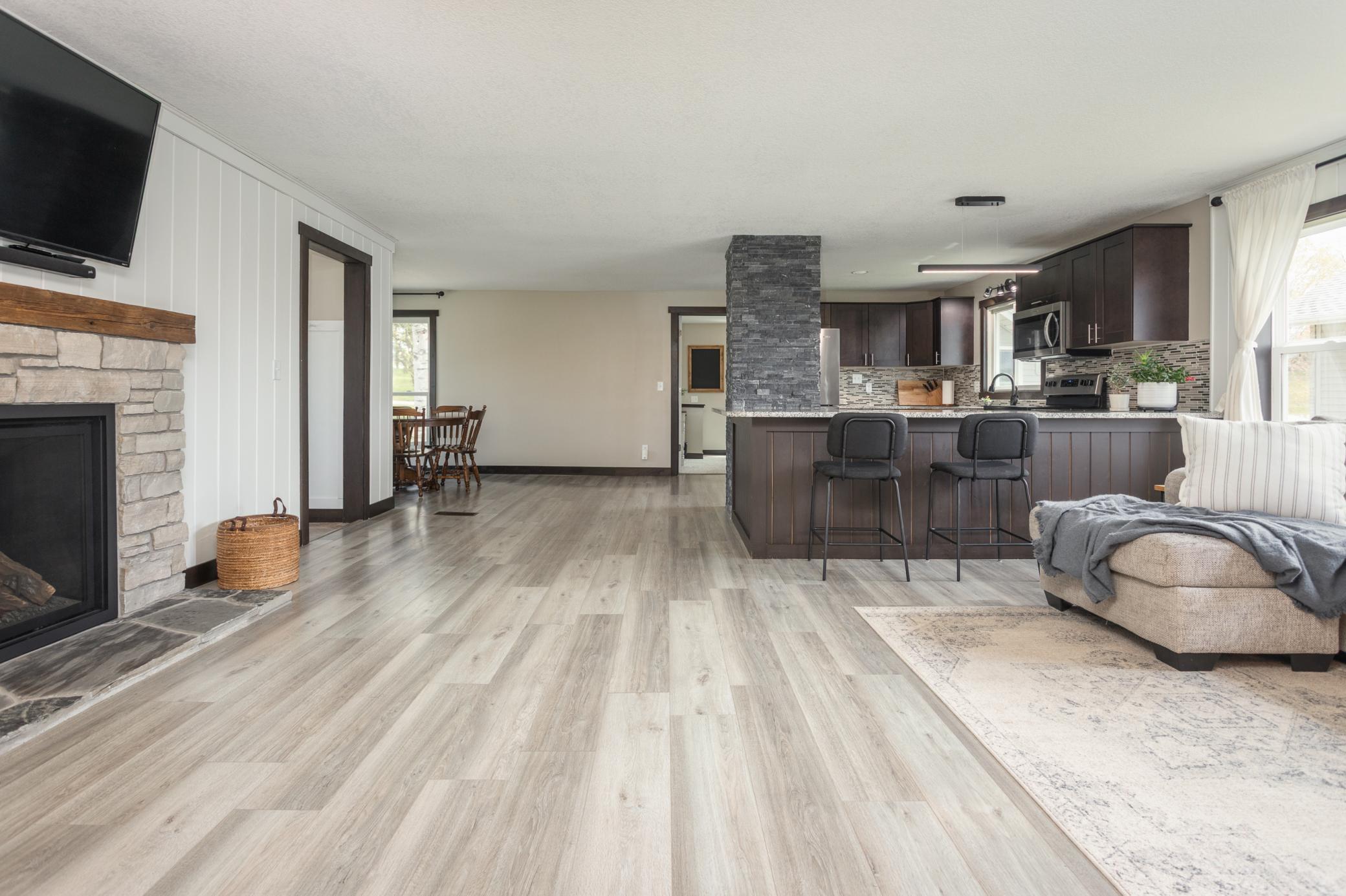 1975 single family home for sale at 524 E Lake Cowdry Road NW in Alexandria, MN — 4 bed, 2 bath (photo 13 of 30)