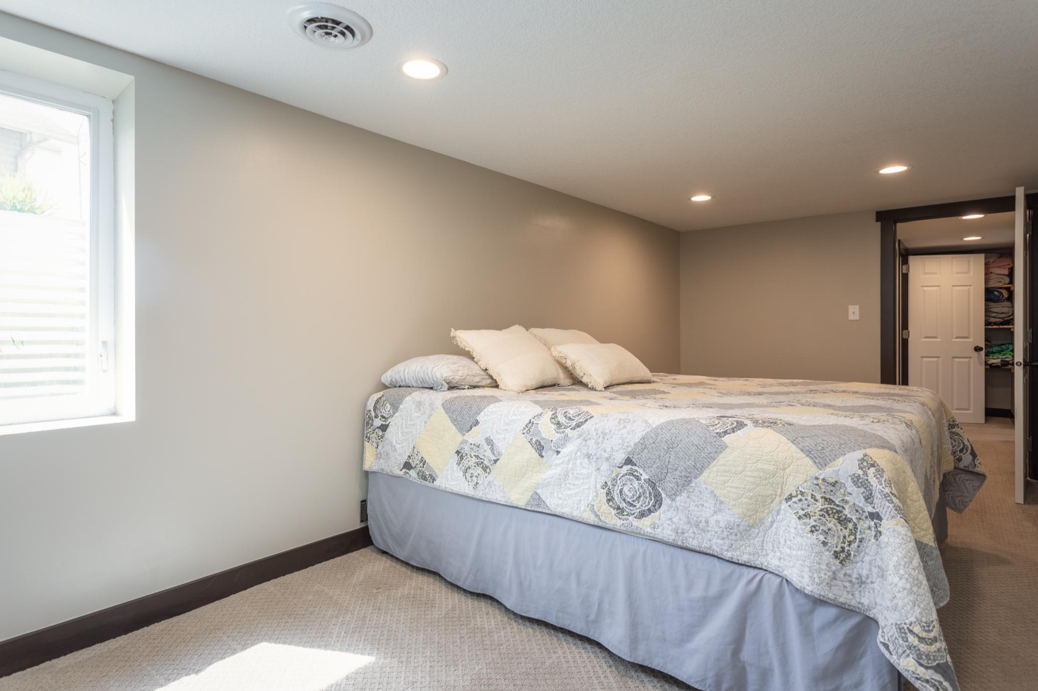 1975 single family home for sale at 524 E Lake Cowdry Road NW in Alexandria, MN — 4 bed, 2 bath (photo 16 of 30)