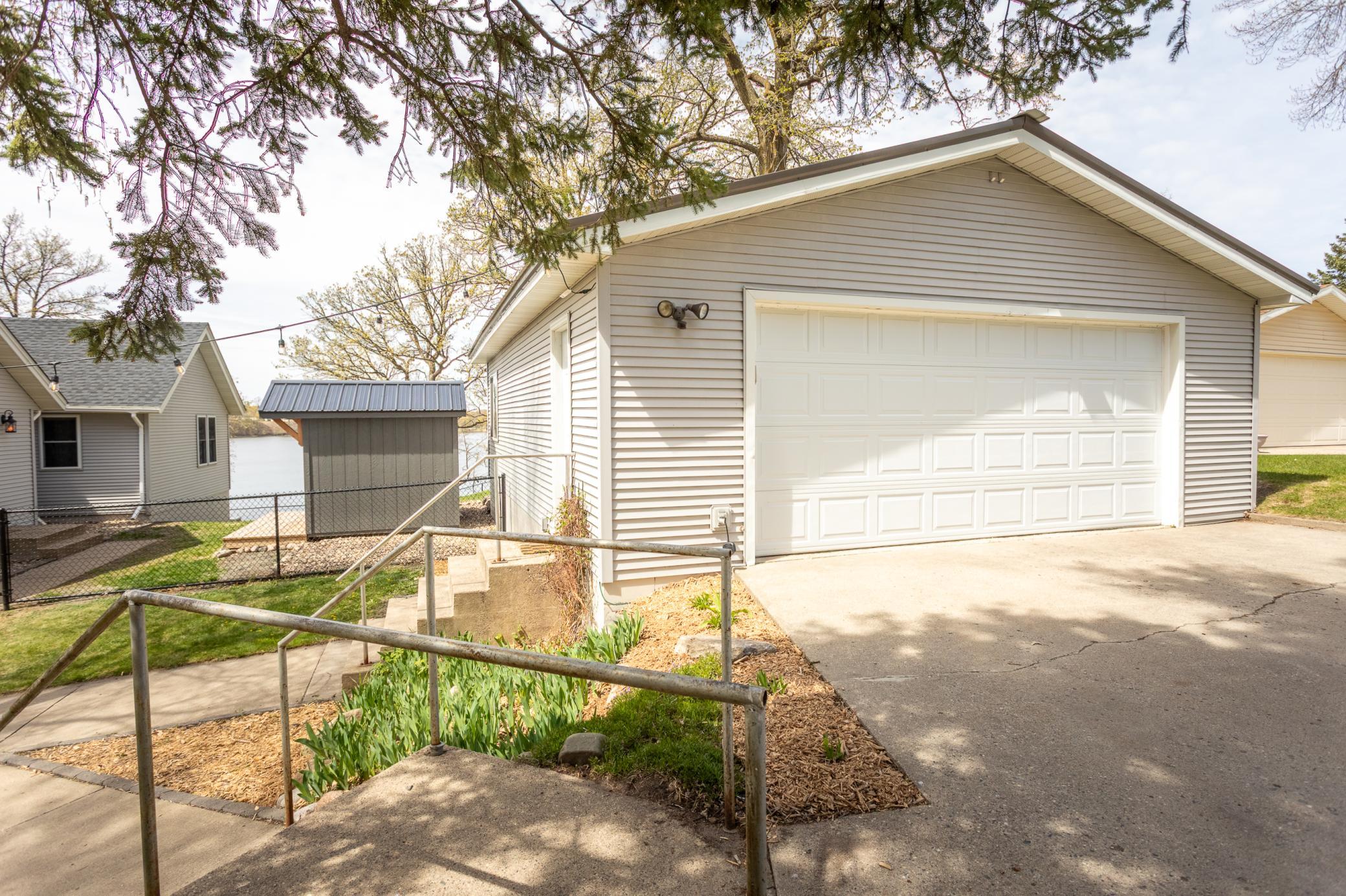 1975 single family home for sale at 524 E Lake Cowdry Road NW in Alexandria, MN — 4 bed, 2 bath (photo 25 of 30)