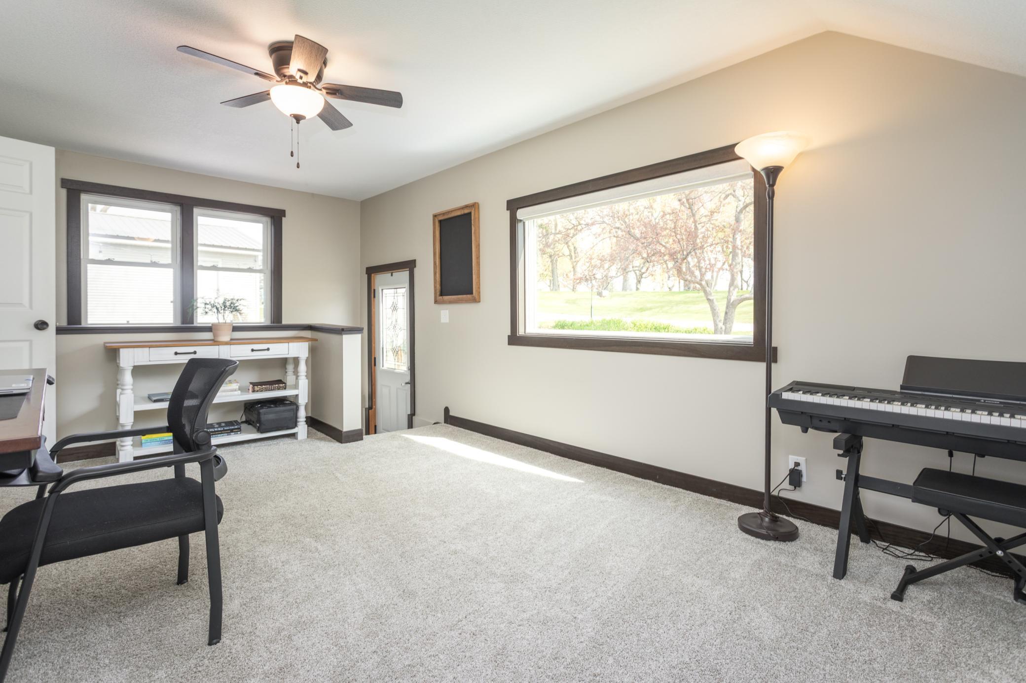 1975 single family home for sale at 524 E Lake Cowdry Road NW in Alexandria, MN — 4 bed, 2 bath (photo 4 of 30)