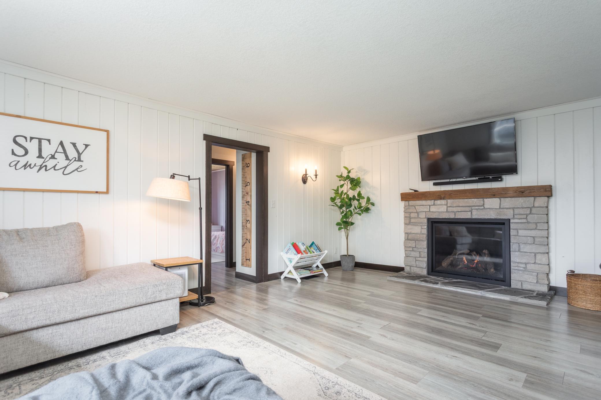1975 single family home for sale at 524 E Lake Cowdry Road NW in Alexandria, MN — 4 bed, 2 bath (photo 8 of 30)