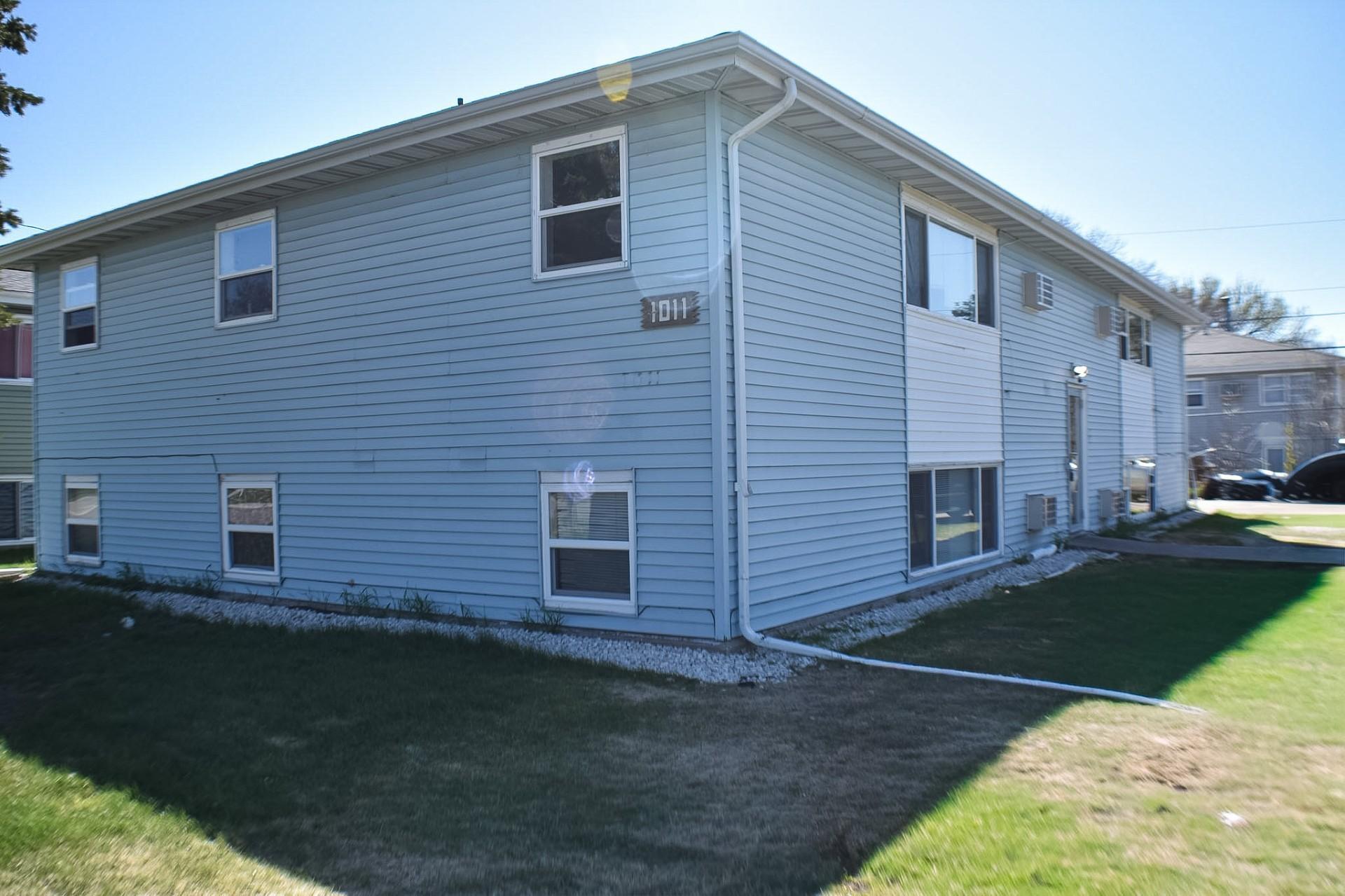 1963 home for sale at 1011 19th Street S in Moorhead, MN — 12 bed, 4 bath (photo 2 of 24)