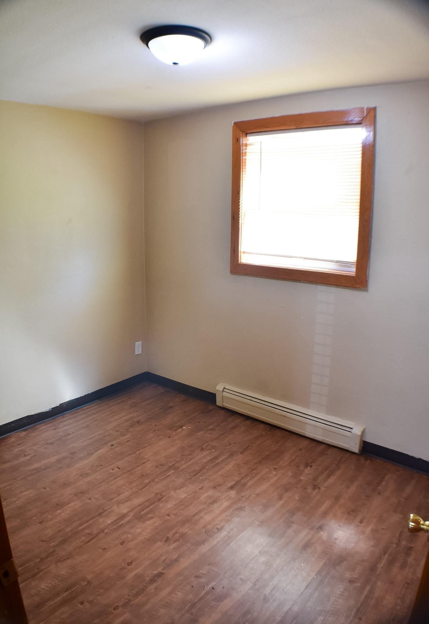 1963 home for sale at 1011 19th Street S in Moorhead, MN — 12 bed, 4 bath (photo 11 of 24)