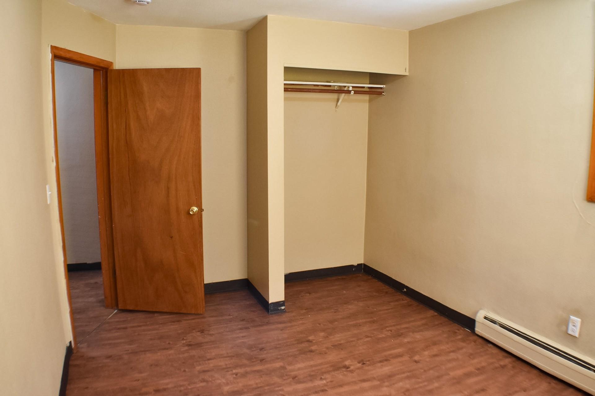 1963 home for sale at 1011 19th Street S in Moorhead, MN — 12 bed, 4 bath (photo 16 of 24)