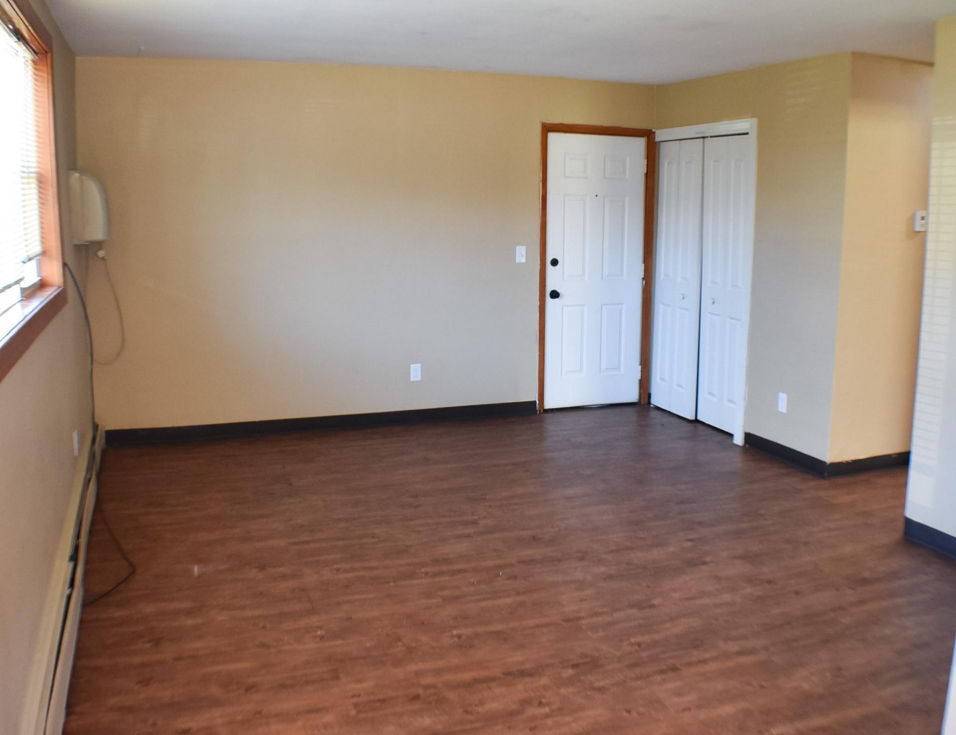 1963 home for sale at 1011 19th Street S in Moorhead, MN — 12 bed, 4 bath (photo 6 of 24)