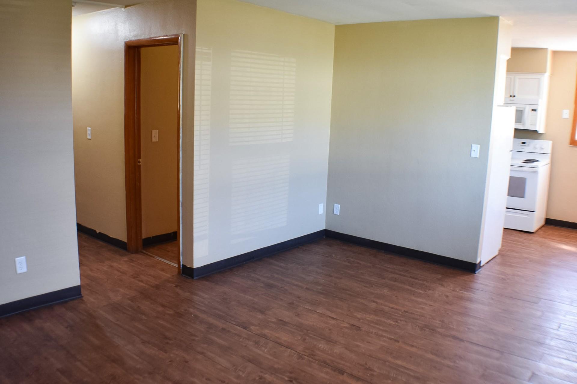 1963 home for sale at 1011 19th Street S in Moorhead, MN — 12 bed, 4 bath (photo 7 of 24)
