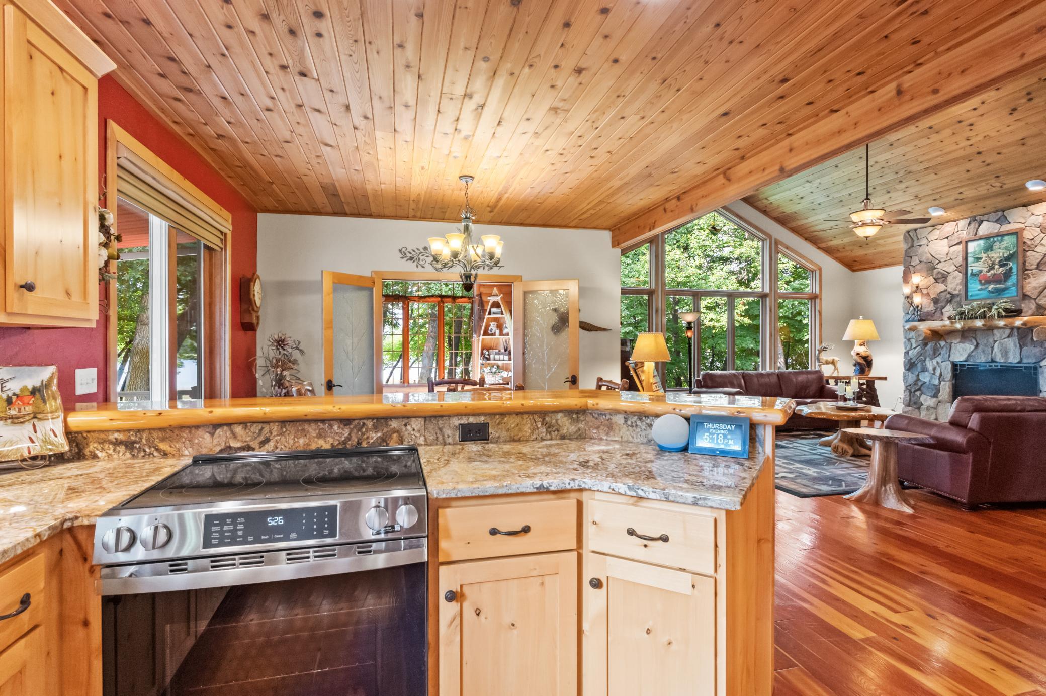 2006 single family home for sale at 8612 S Union Lake Drive SE in Alexandria, MN — 4 bed, 3 bath (photo 11 of 78)