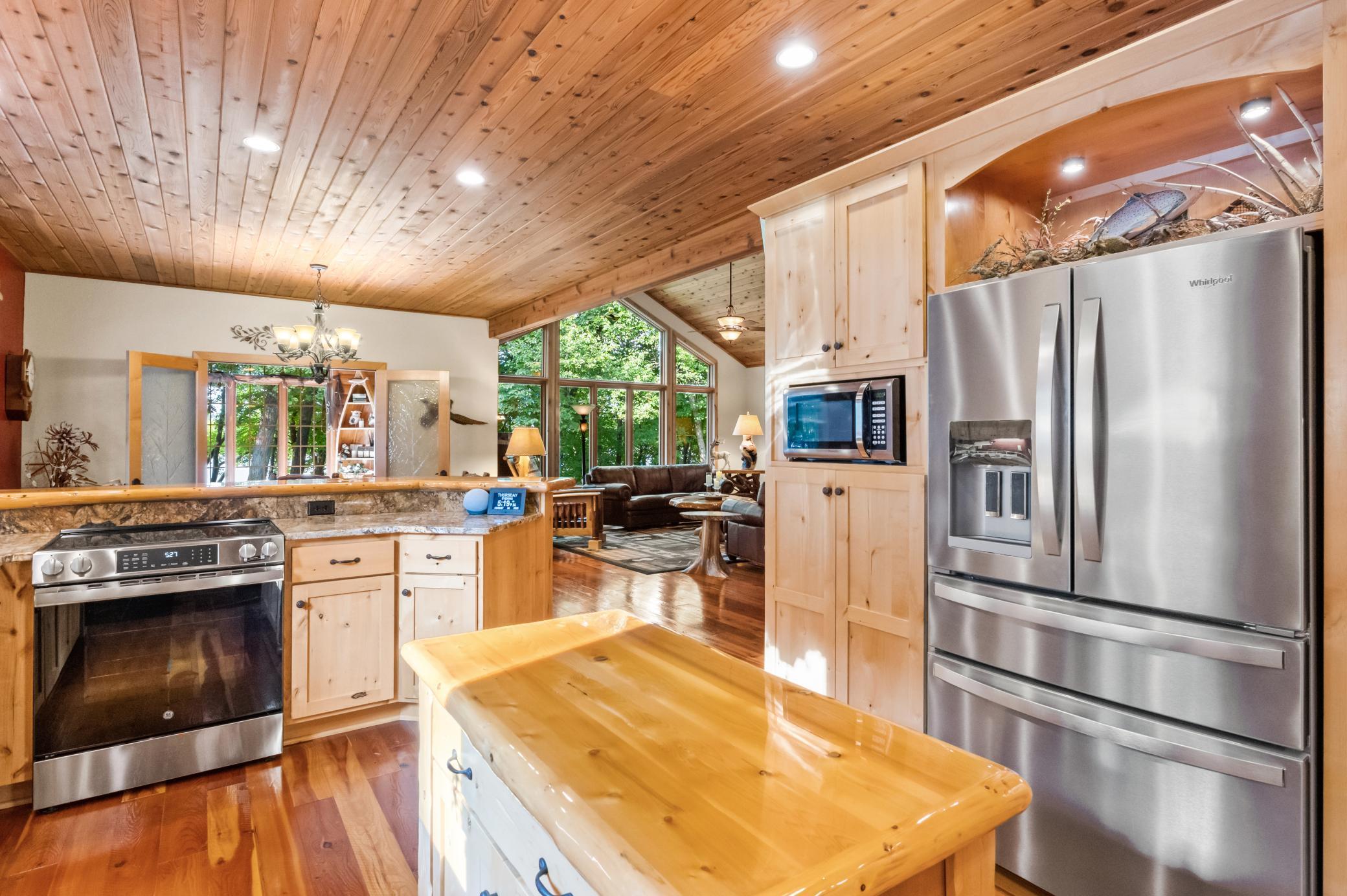 2006 single family home for sale at 8612 S Union Lake Drive SE in Alexandria, MN — 4 bed, 3 bath (photo 12 of 78)