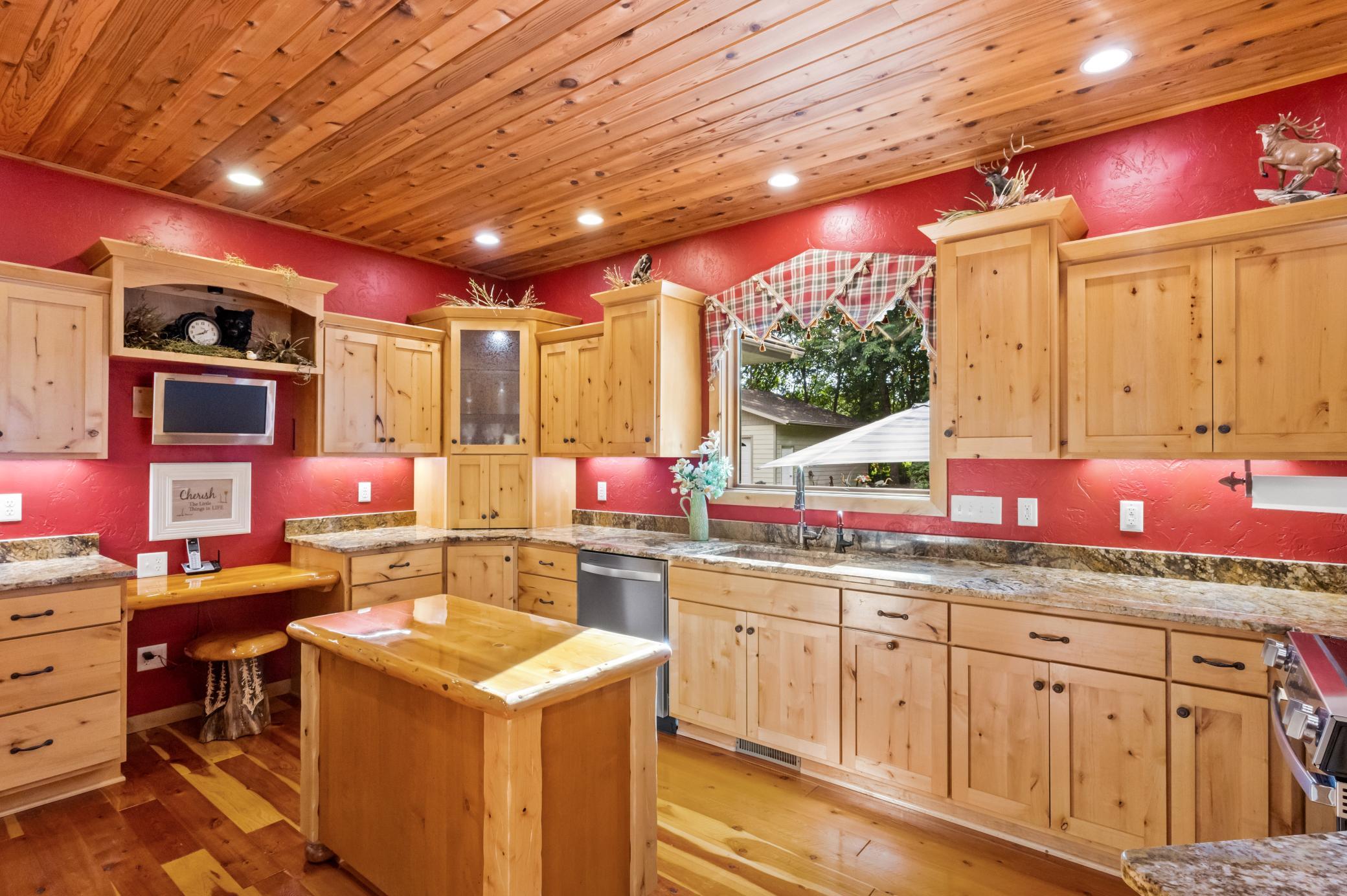 2006 single family home for sale at 8612 S Union Lake Drive SE in Alexandria, MN — 4 bed, 3 bath (photo 9 of 78)