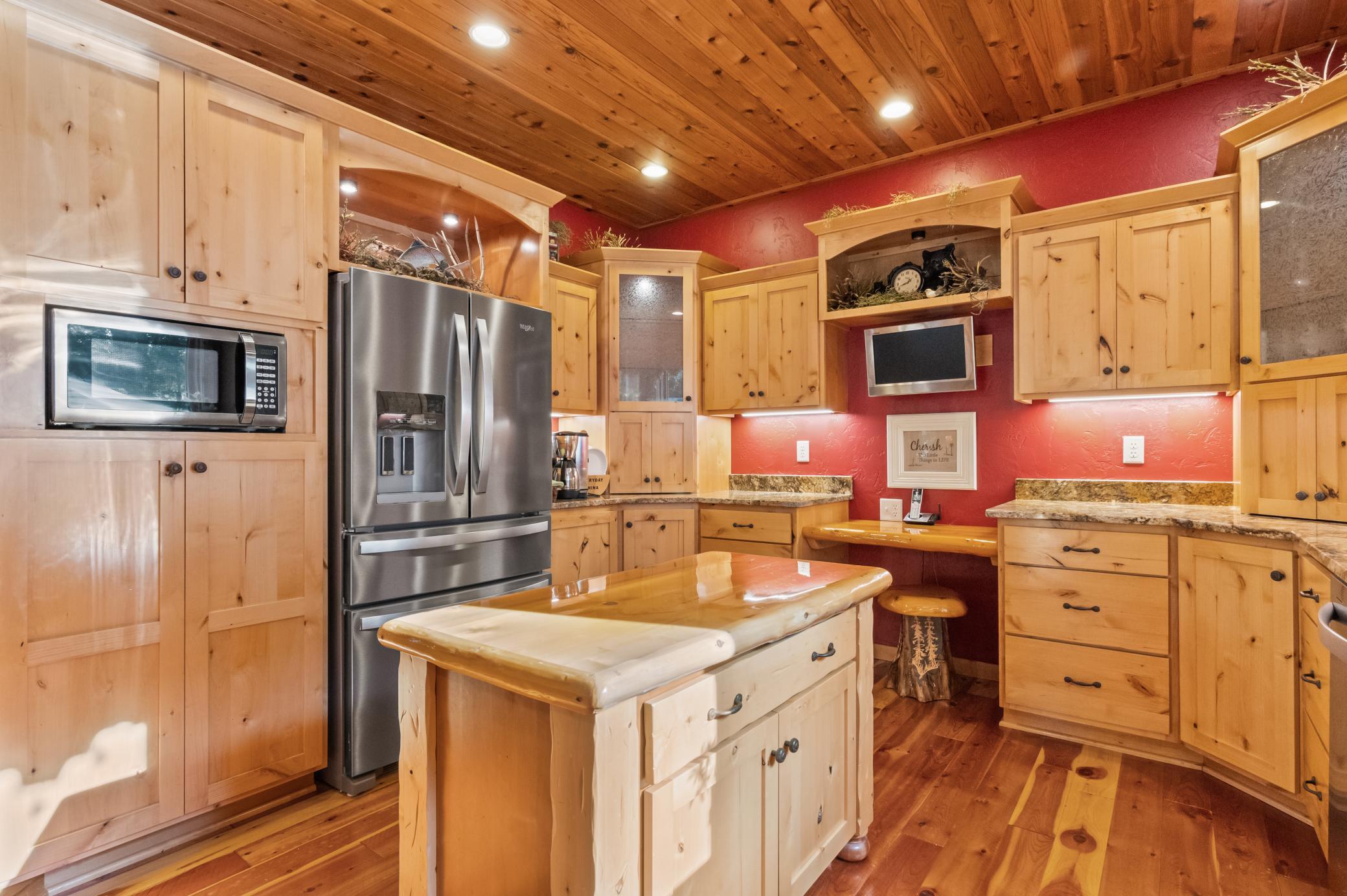 2006 single family home for sale at 8612 S Union Lake Drive SE in Alexandria, MN — 4 bed, 3 bath (photo 10 of 78)