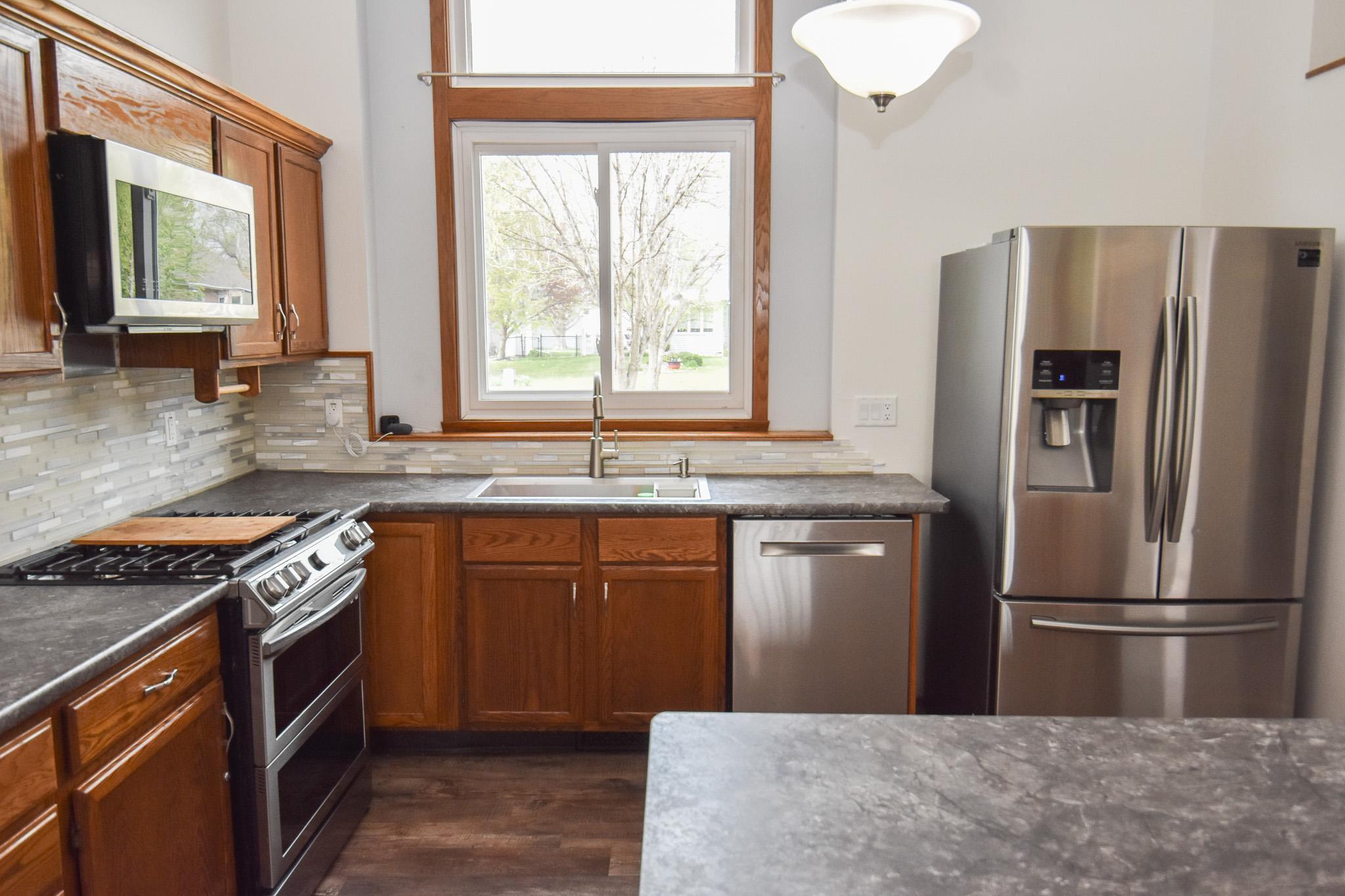 1806 36 1/2 Avenue S, Fargo ND 58104 - Photo 6 of 54
