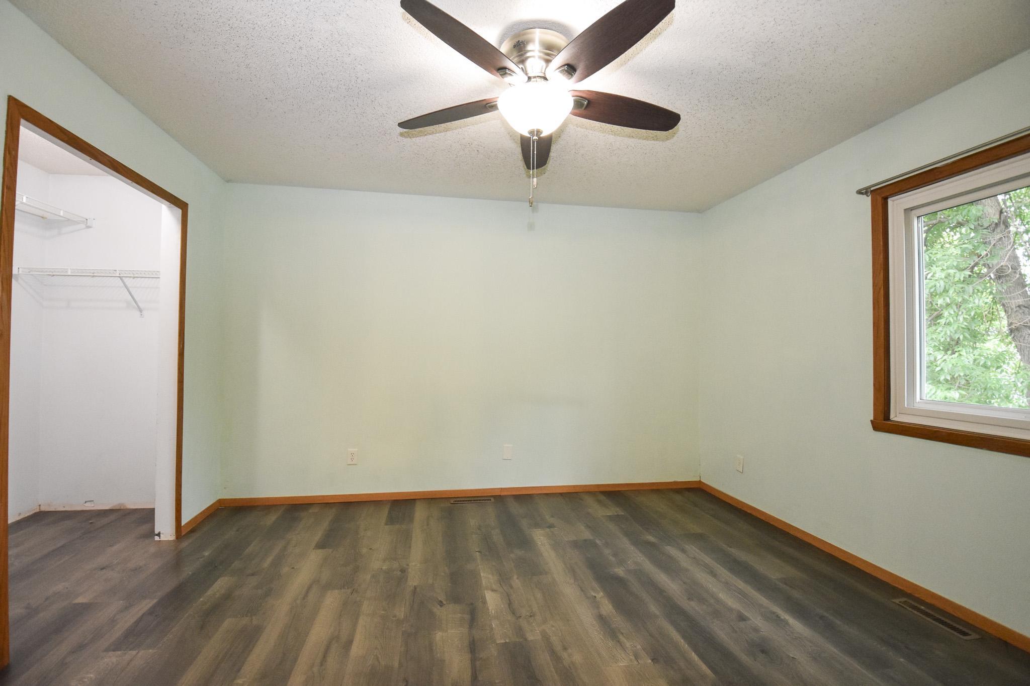 1993 single family home for sale at 1806 36 1/2 Avenue S in Fargo, ND — 4 bed, 2 bath (photo 16 of 60)