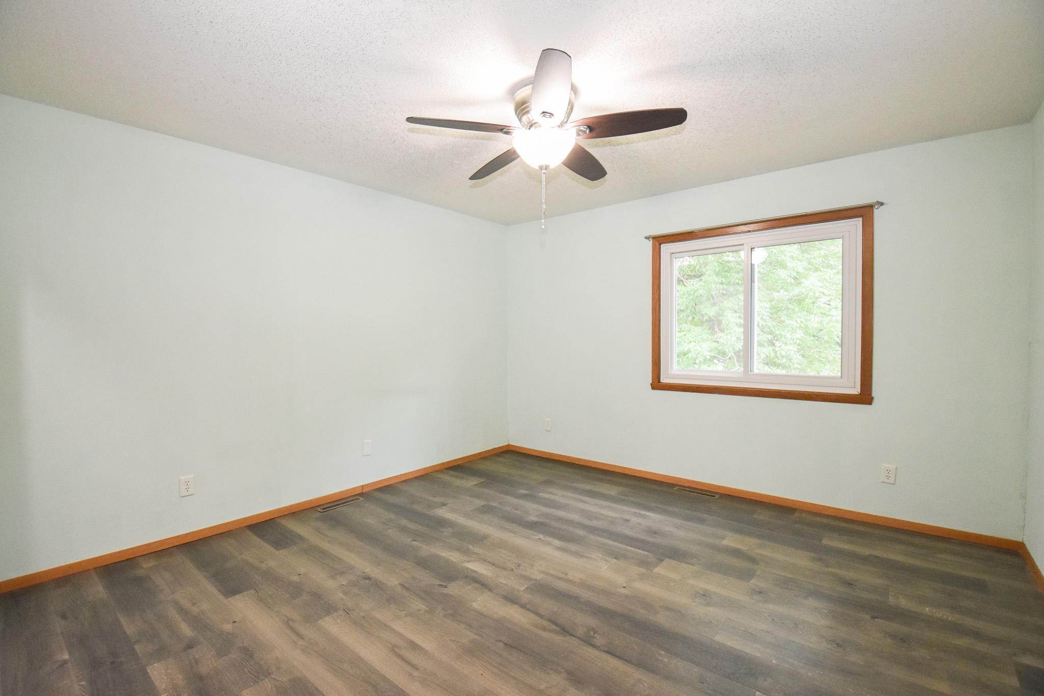1993 single family home for sale at 1806 36 1/2 Avenue S in Fargo, ND — 4 bed, 2 bath (photo 17 of 60)
