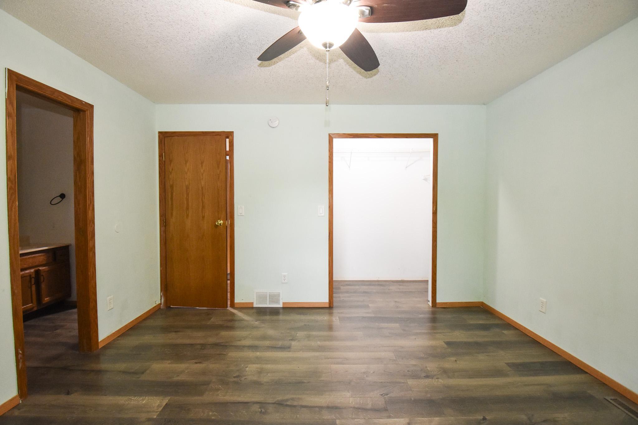 1993 single family home for sale at 1806 36 1/2 Avenue S in Fargo, ND — 4 bed, 2 bath (photo 18 of 60)