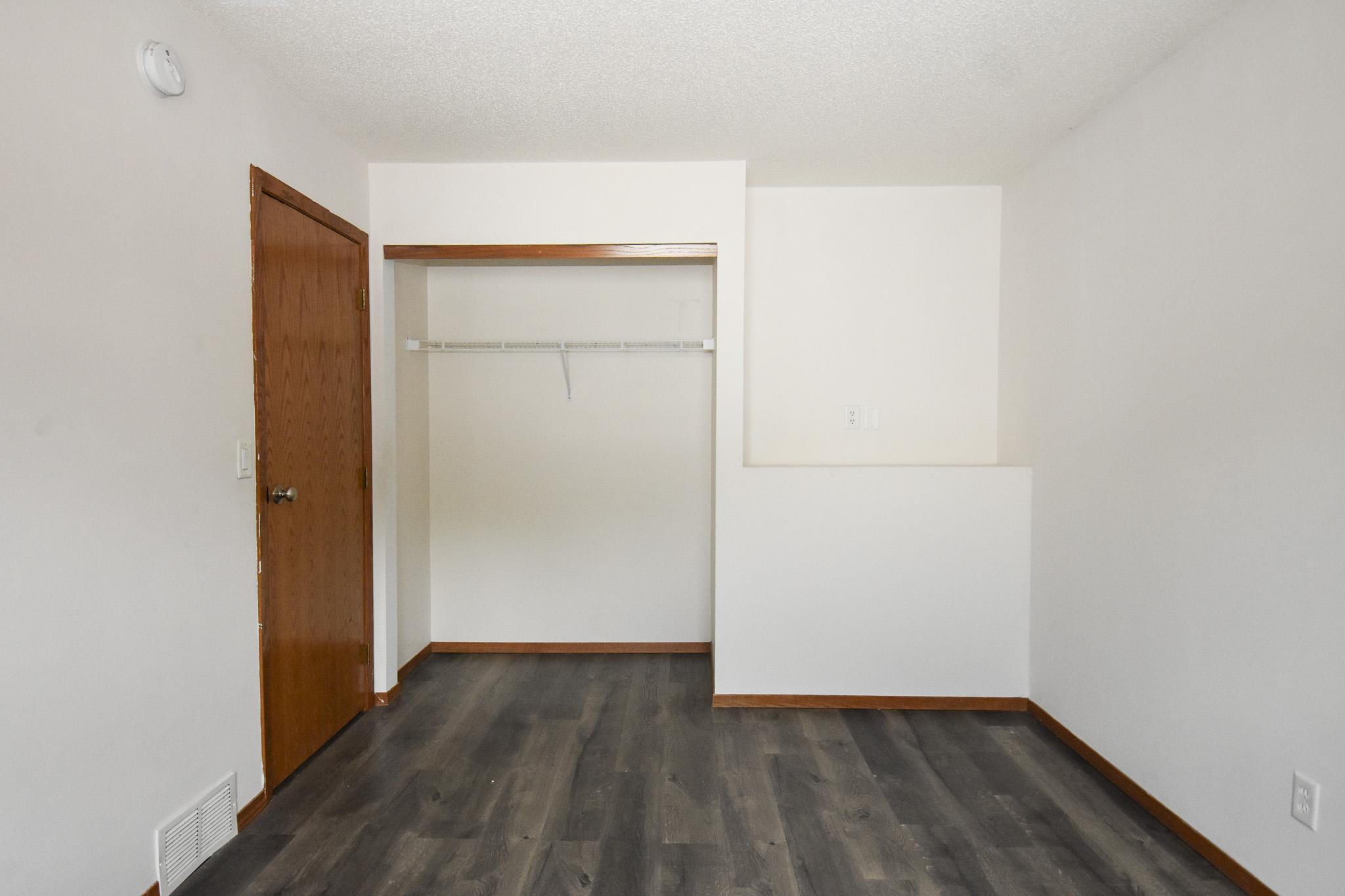 1993 single family home for sale at 1806 36 1/2 Avenue S in Fargo, ND — 4 bed, 2 bath (photo 21 of 60)