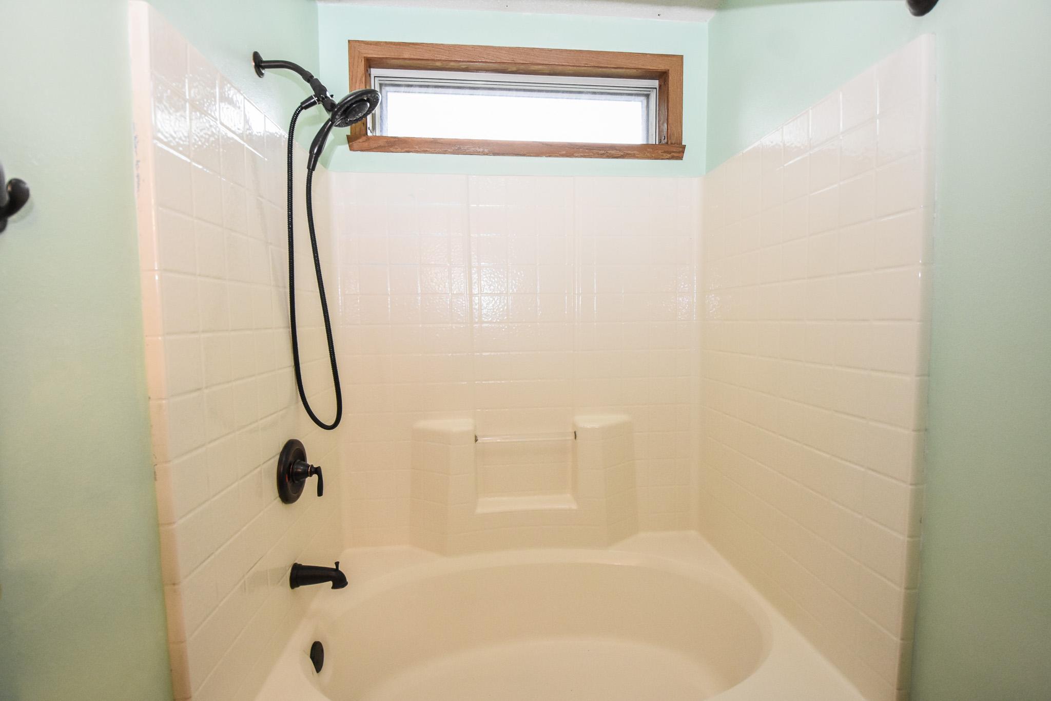 1993 single family home for sale at 1806 36 1/2 Avenue S in Fargo, ND — 4 bed, 2 bath (photo 24 of 60)