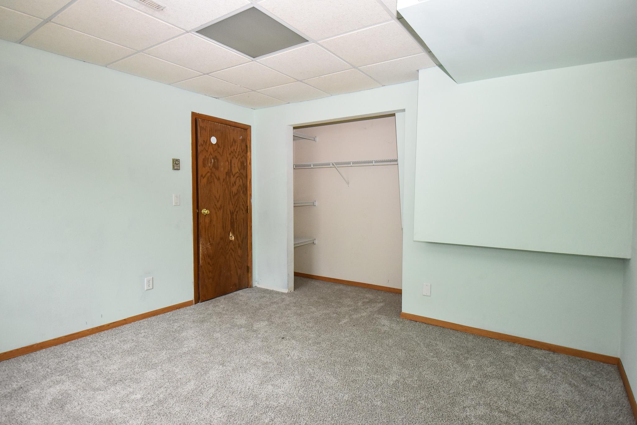1993 single family home for sale at 1806 36 1/2 Avenue S in Fargo, ND — 4 bed, 2 bath (photo 33 of 60)