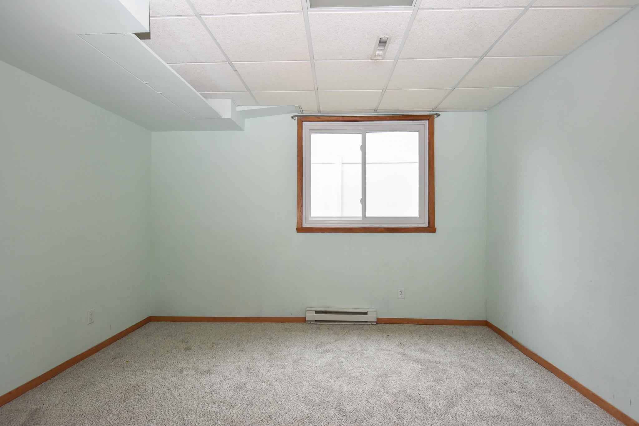 1993 single family home for sale at 1806 36 1/2 Avenue S in Fargo, ND — 4 bed, 2 bath (photo 34 of 60)