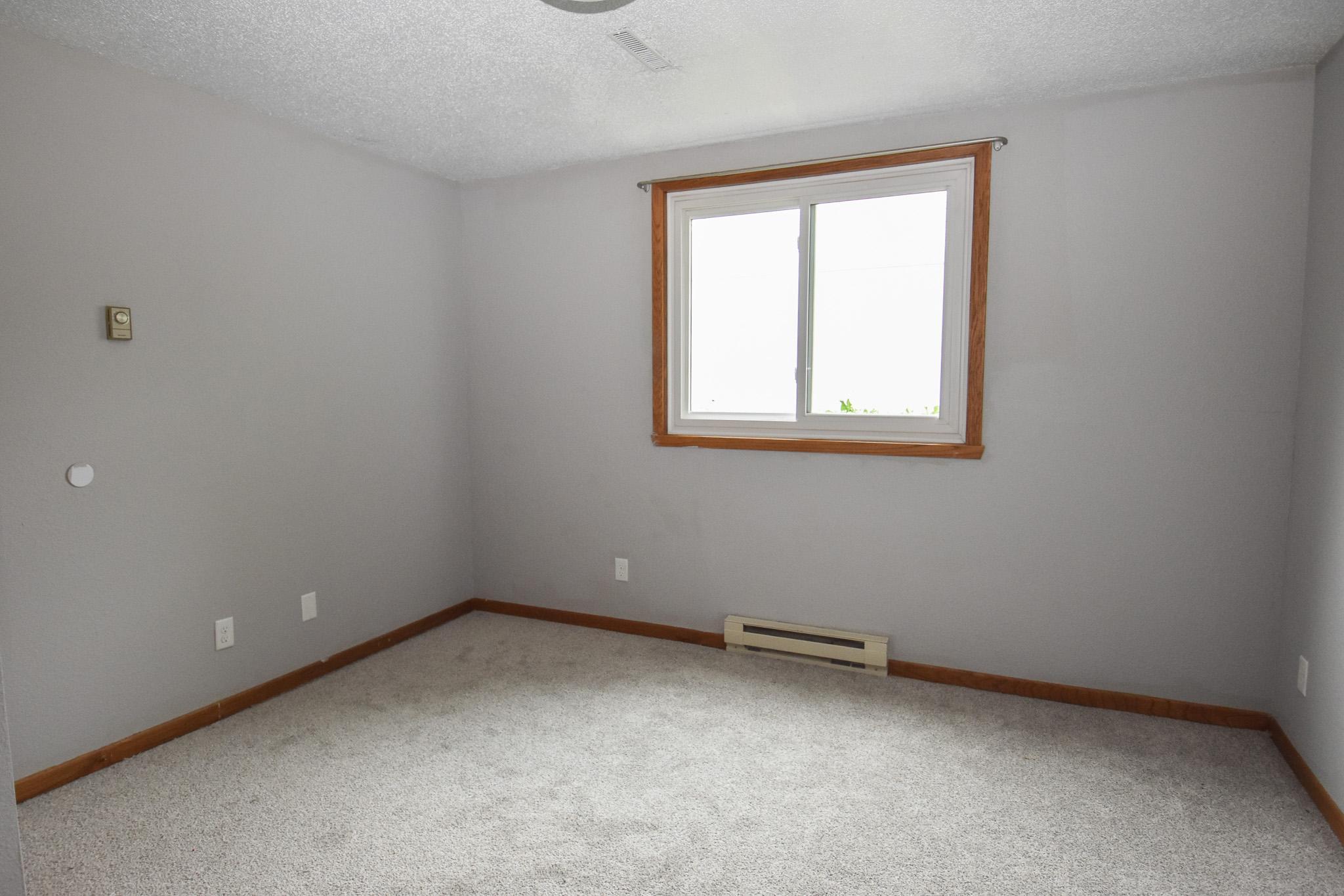 1993 single family home for sale at 1806 36 1/2 Avenue S in Fargo, ND — 4 bed, 2 bath (photo 35 of 60)