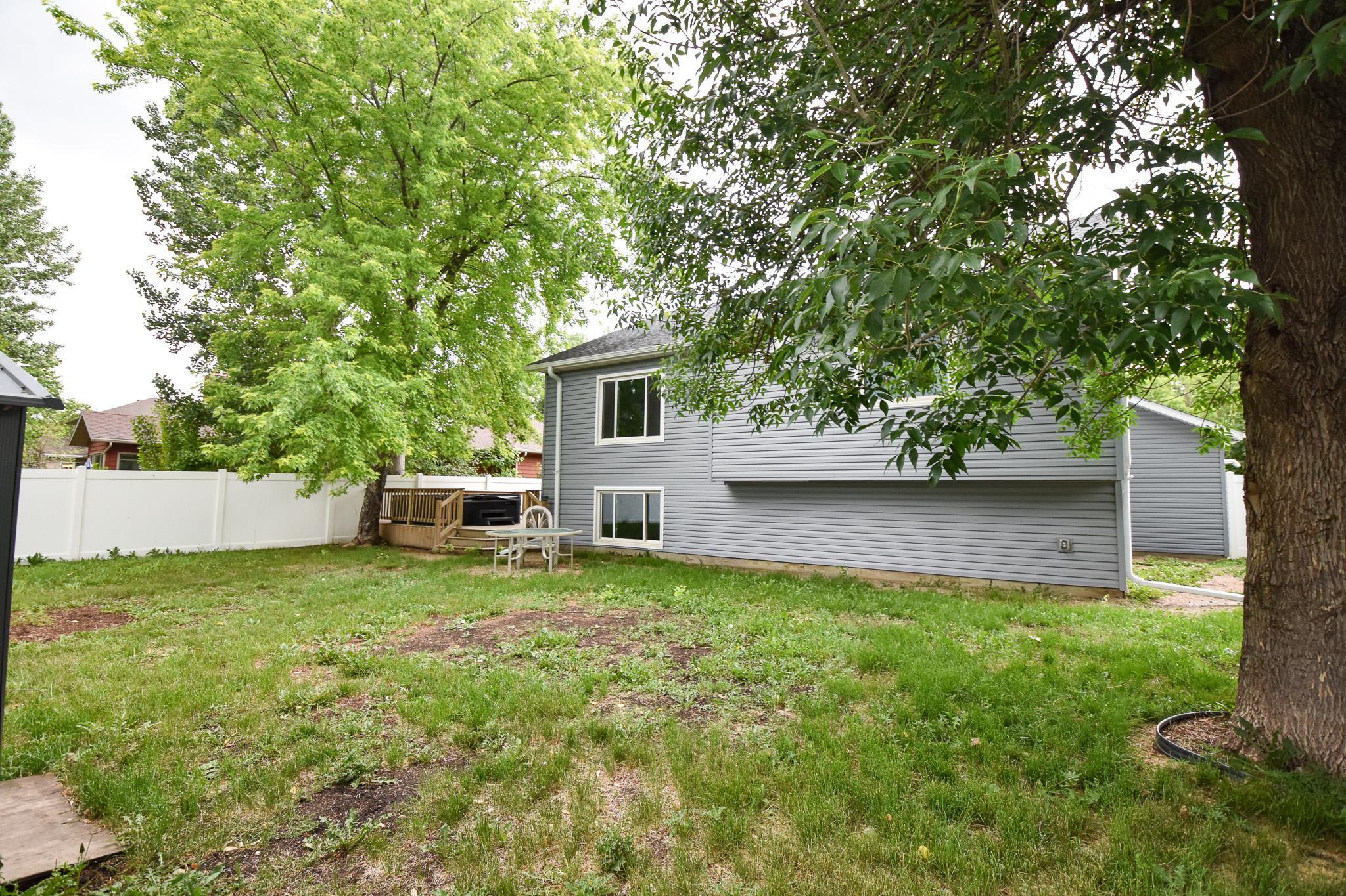 1993 single family home for sale at 1806 36 1/2 Avenue S in Fargo, ND — 4 bed, 2 bath (photo 46 of 60)