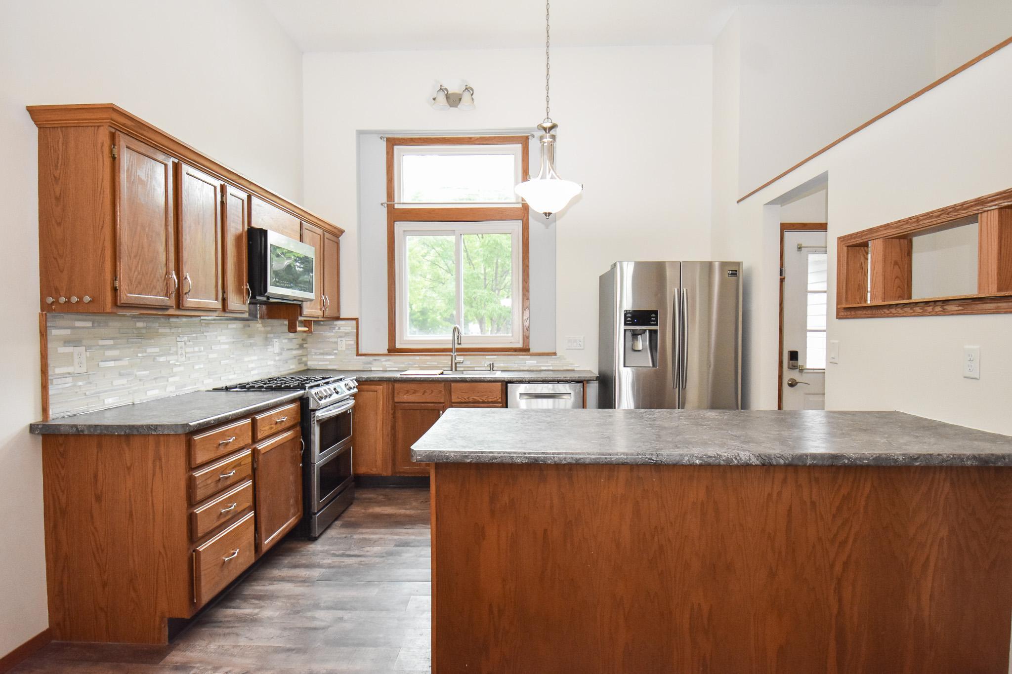 1993 single family home for sale at 1806 36 1/2 Avenue S in Fargo, ND — 4 bed, 2 bath (photo 6 of 60)