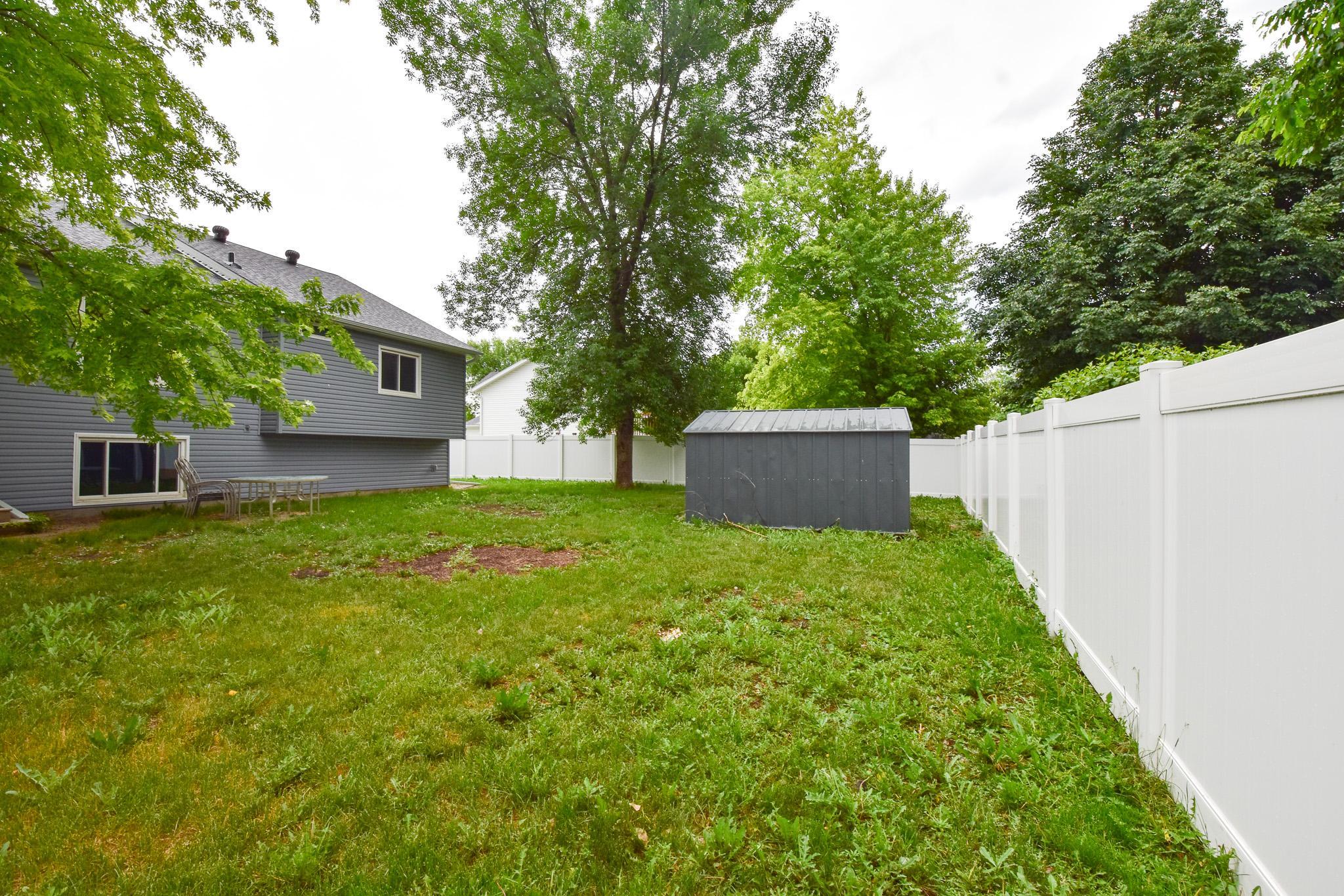 1993 single family home for sale at 1806 36 1/2 Avenue S in Fargo, ND — 4 bed, 2 bath (photo 51 of 60)