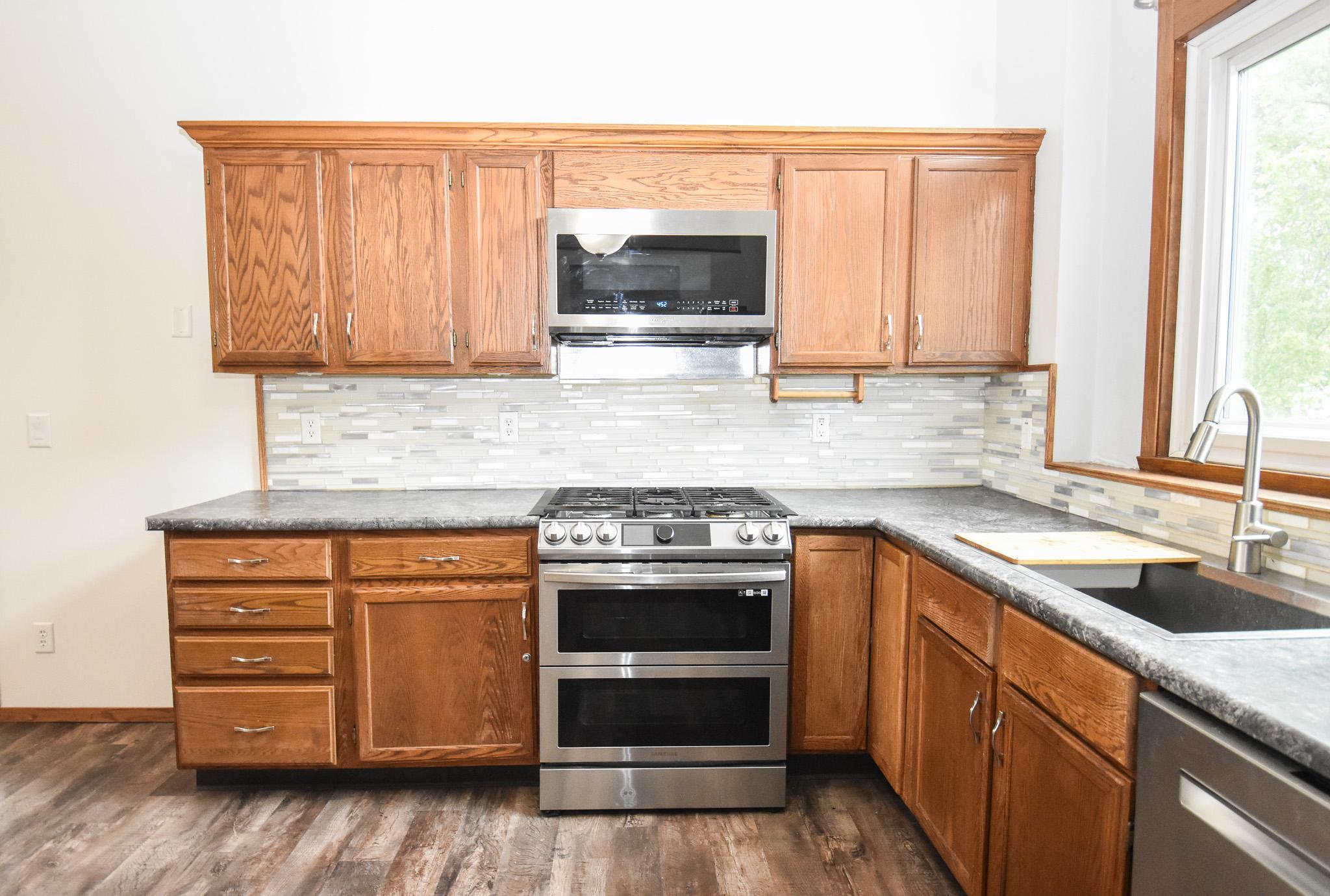 1993 single family home for sale at 1806 36 1/2 Avenue S in Fargo, ND — 4 bed, 2 bath (photo 7 of 60)