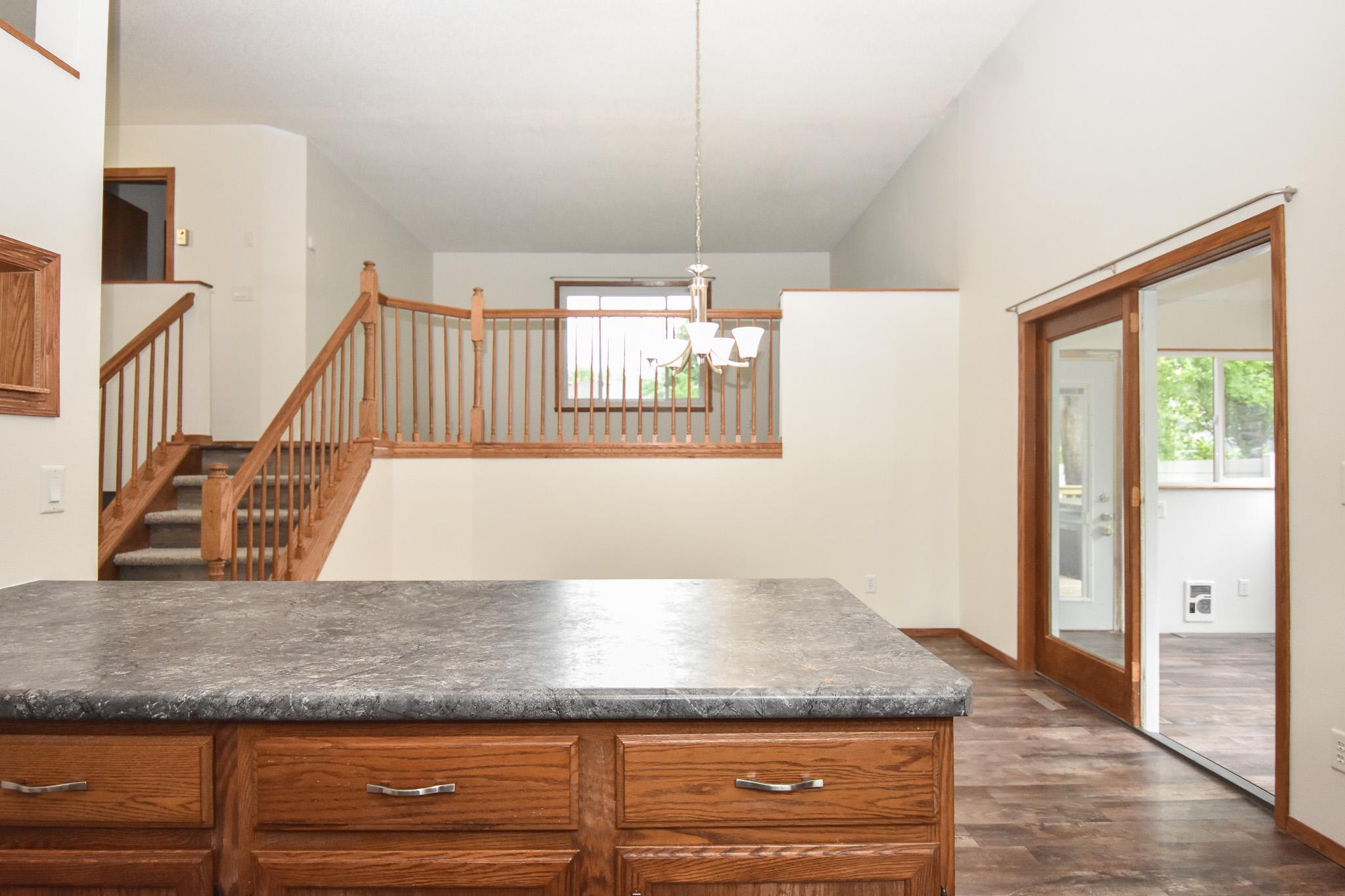 1993 single family home for sale at 1806 36 1/2 Avenue S in Fargo, ND — 4 bed, 2 bath (photo 10 of 60)