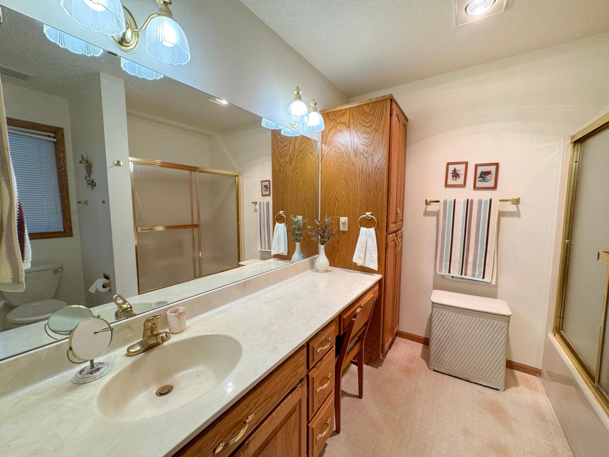 1996 twin home for sale at 2206 Arrowwood Court in Fergus Falls, MN — 2 bed, 2 bath (photo 13 of 26)