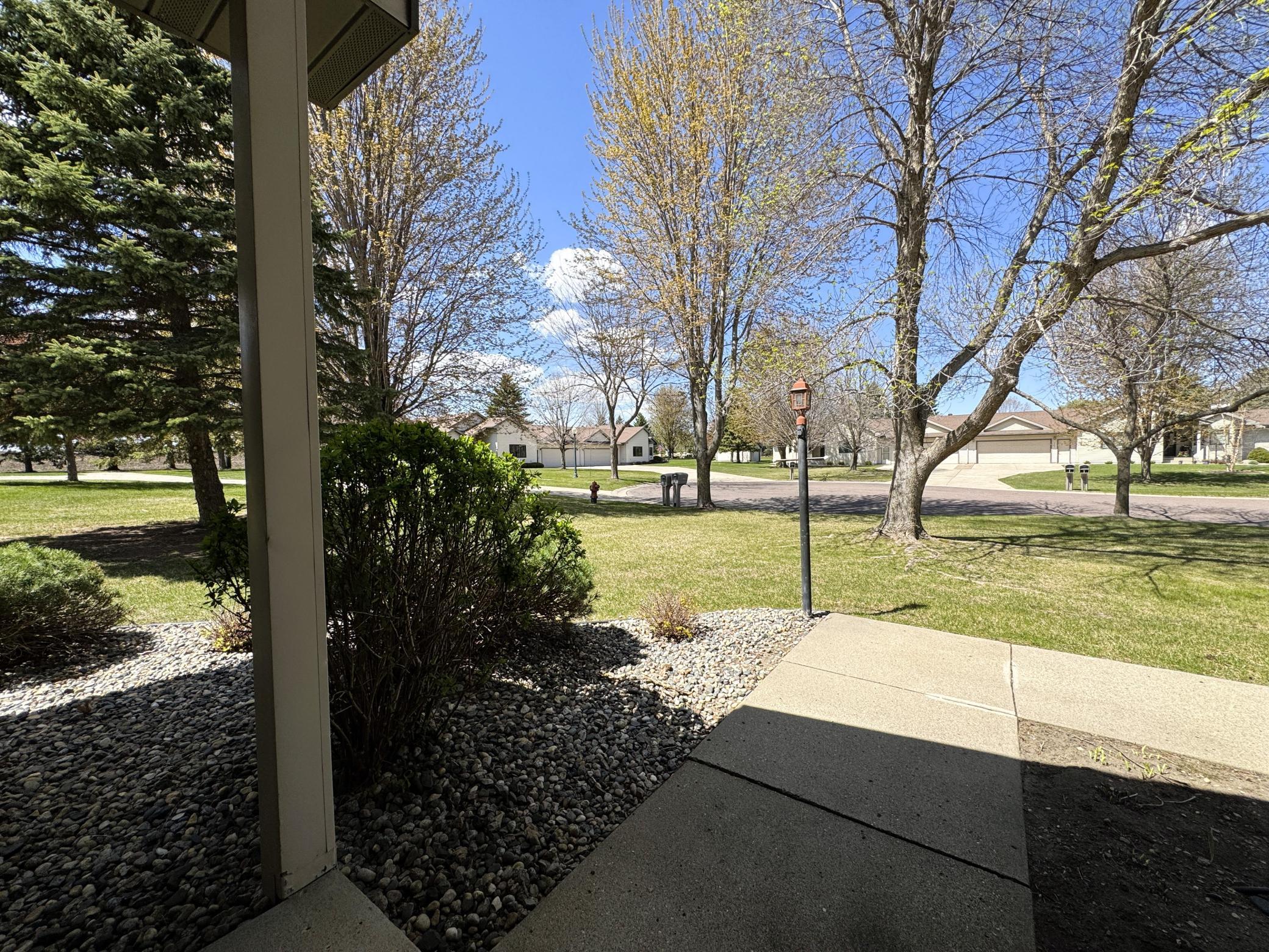 1996 twin home for sale at 2206 Arrowwood Court in Fergus Falls, MN — 2 bed, 2 bath (photo 22 of 26)