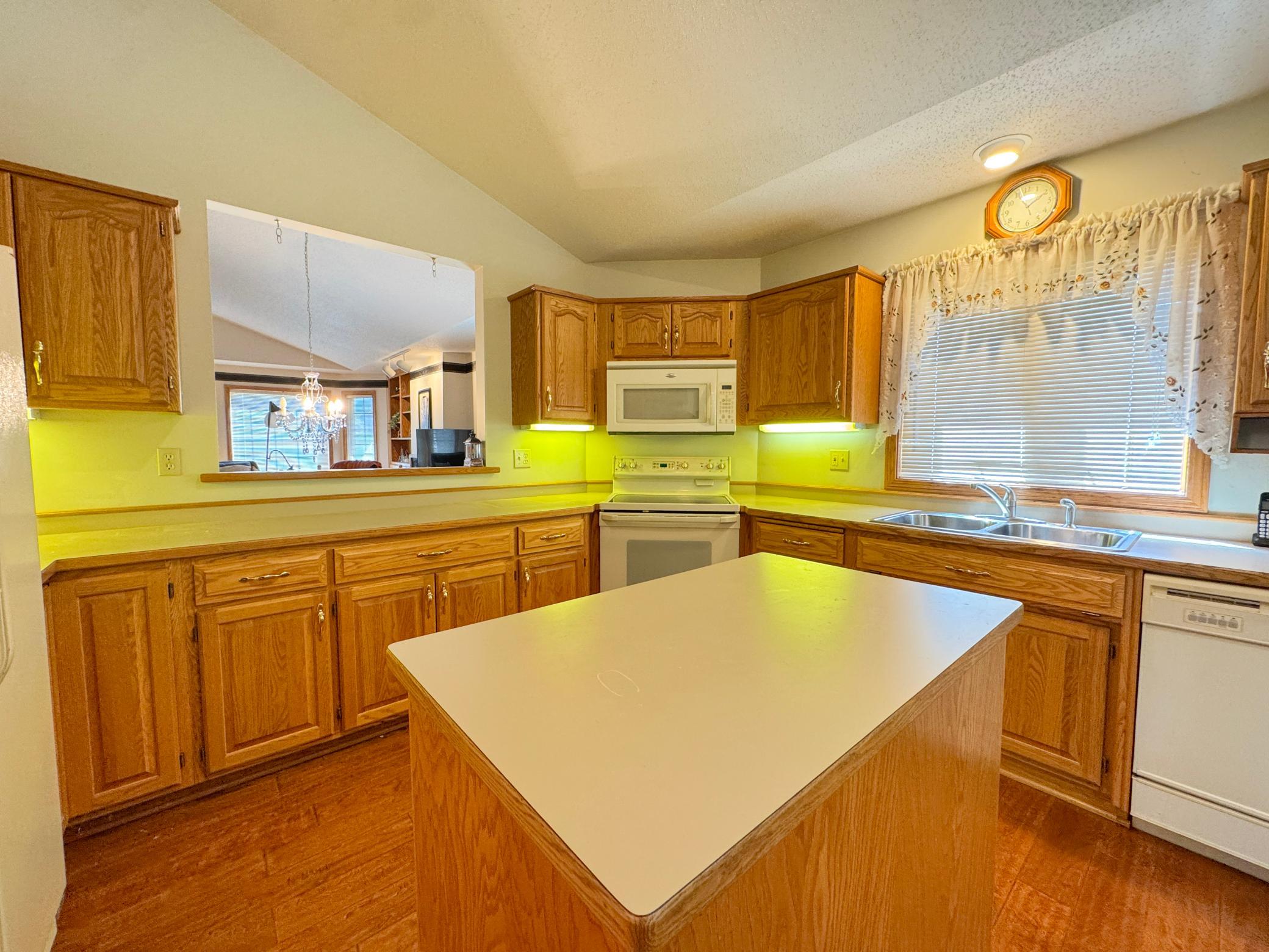 1996 twin home for sale at 2206 Arrowwood Court in Fergus Falls, MN — 2 bed, 2 bath (photo 5 of 26)