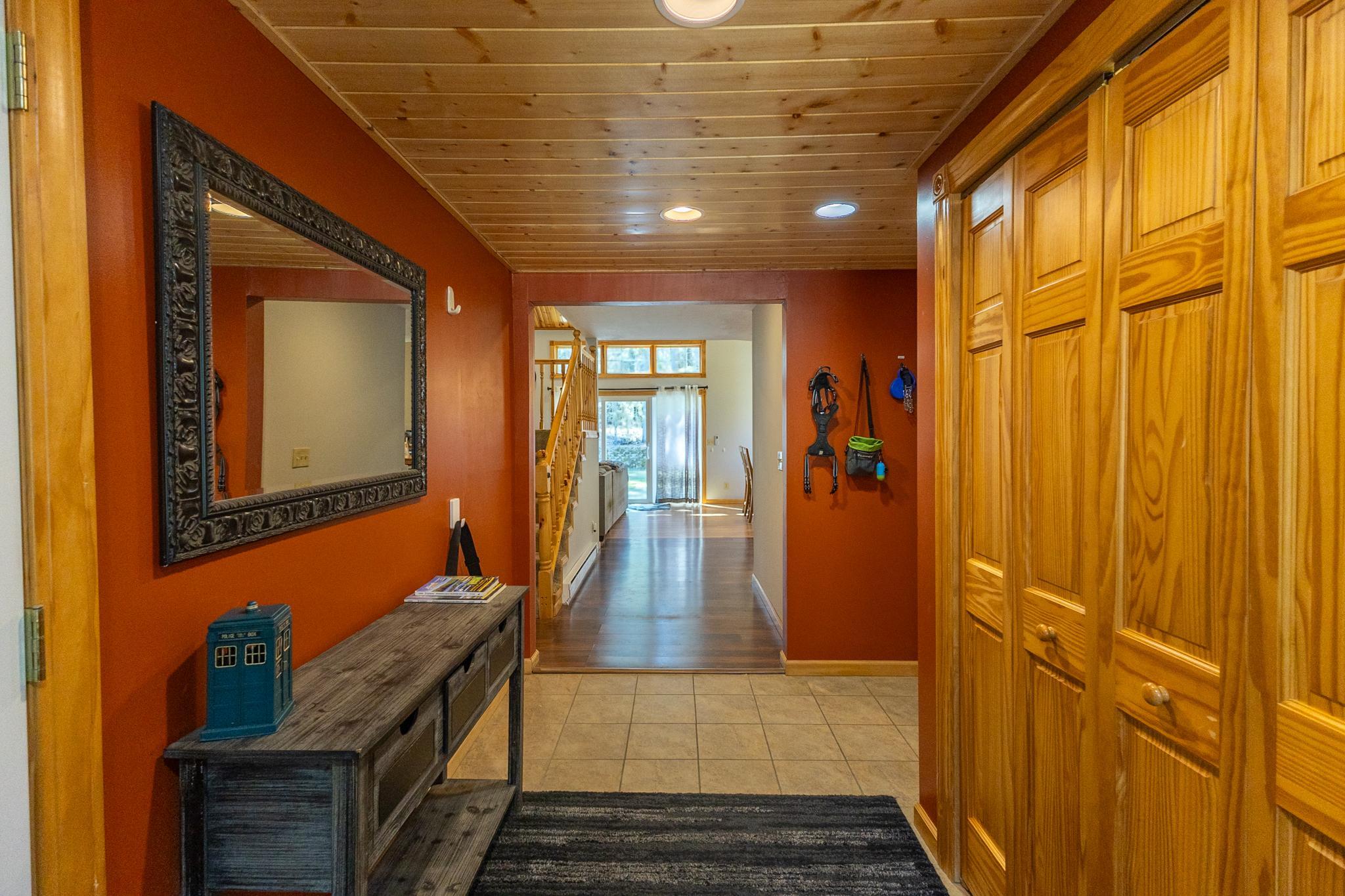 1982 single family home for sale at 508 Spruce Grove Lane NW in Bemidji, MN — 3 bed, 3 bath (photo 5 of 41)