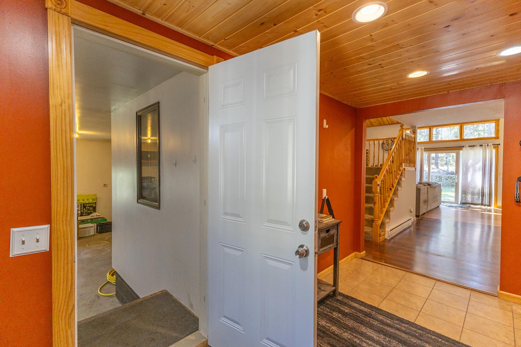 1982 single family home for sale at 508 Spruce Grove Lane NW in Bemidji, MN — 3 bed, 3 bath (photo 6 of 41)
