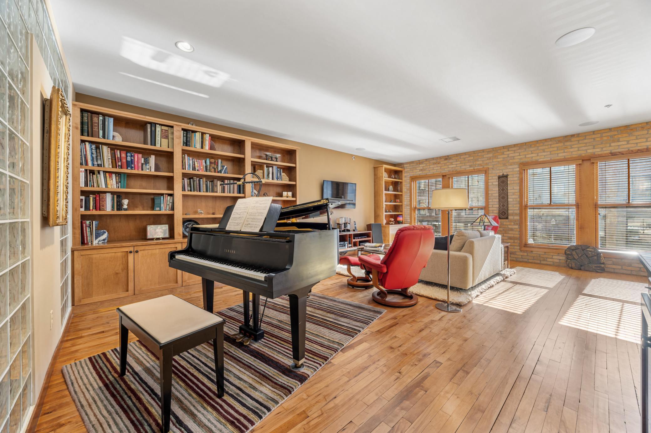 2007 condo for sale at 300 Broadway N, Unit 204 in Fargo, ND — 2 bed, 2 bath (photo 12 of 49)