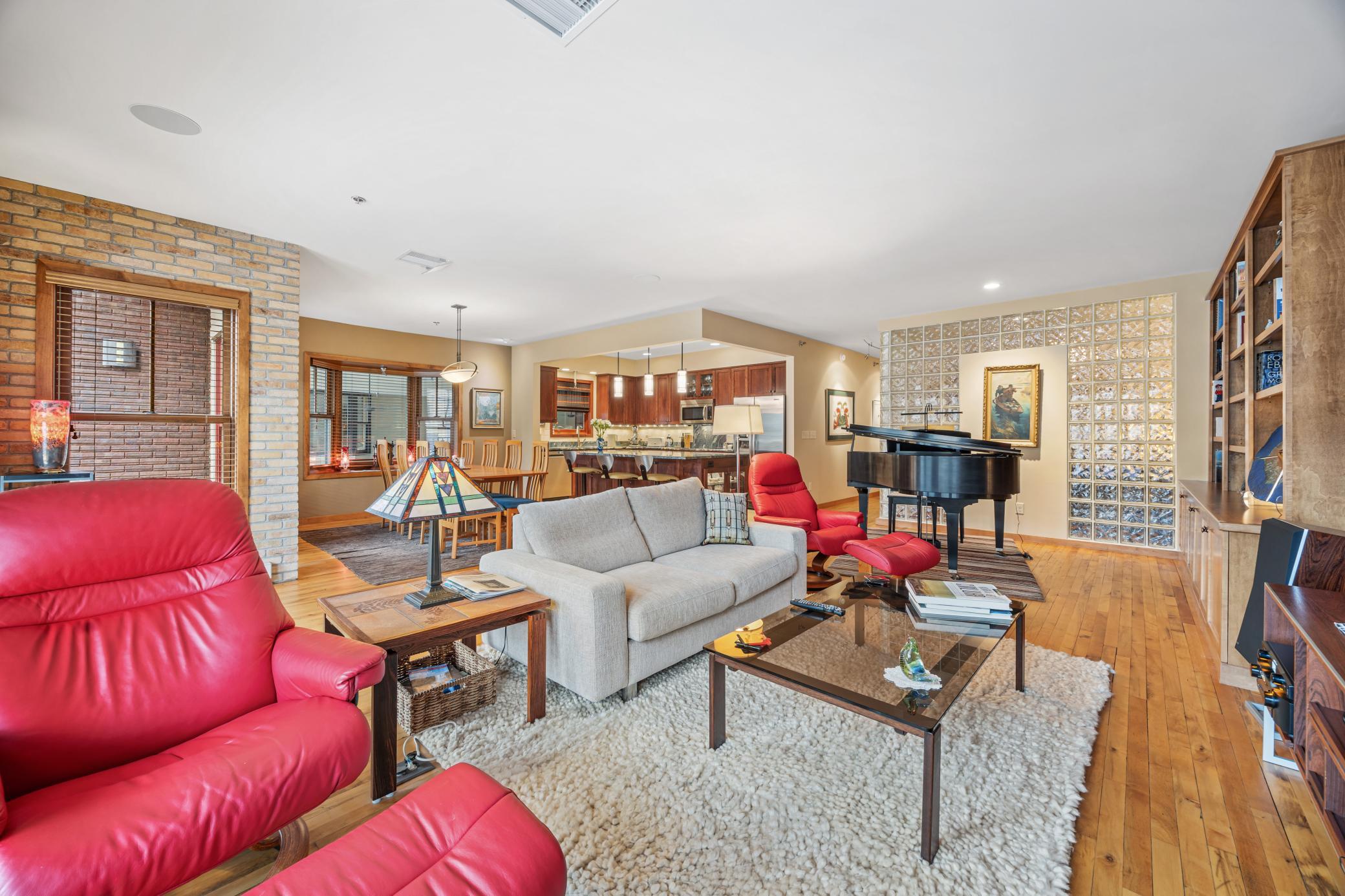 2007 condo for sale at 300 Broadway N, Unit 204 in Fargo, ND — 2 bed, 2 bath (photo 13 of 49)
