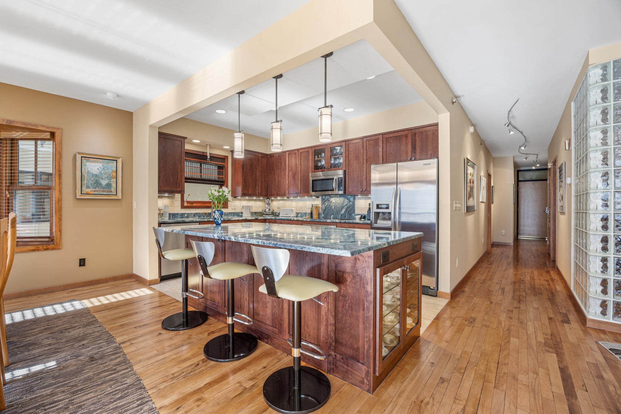 2007 condo for sale at 300 Broadway N, Unit 204 in Fargo, ND — 2 bed, 2 bath (photo 16 of 49)